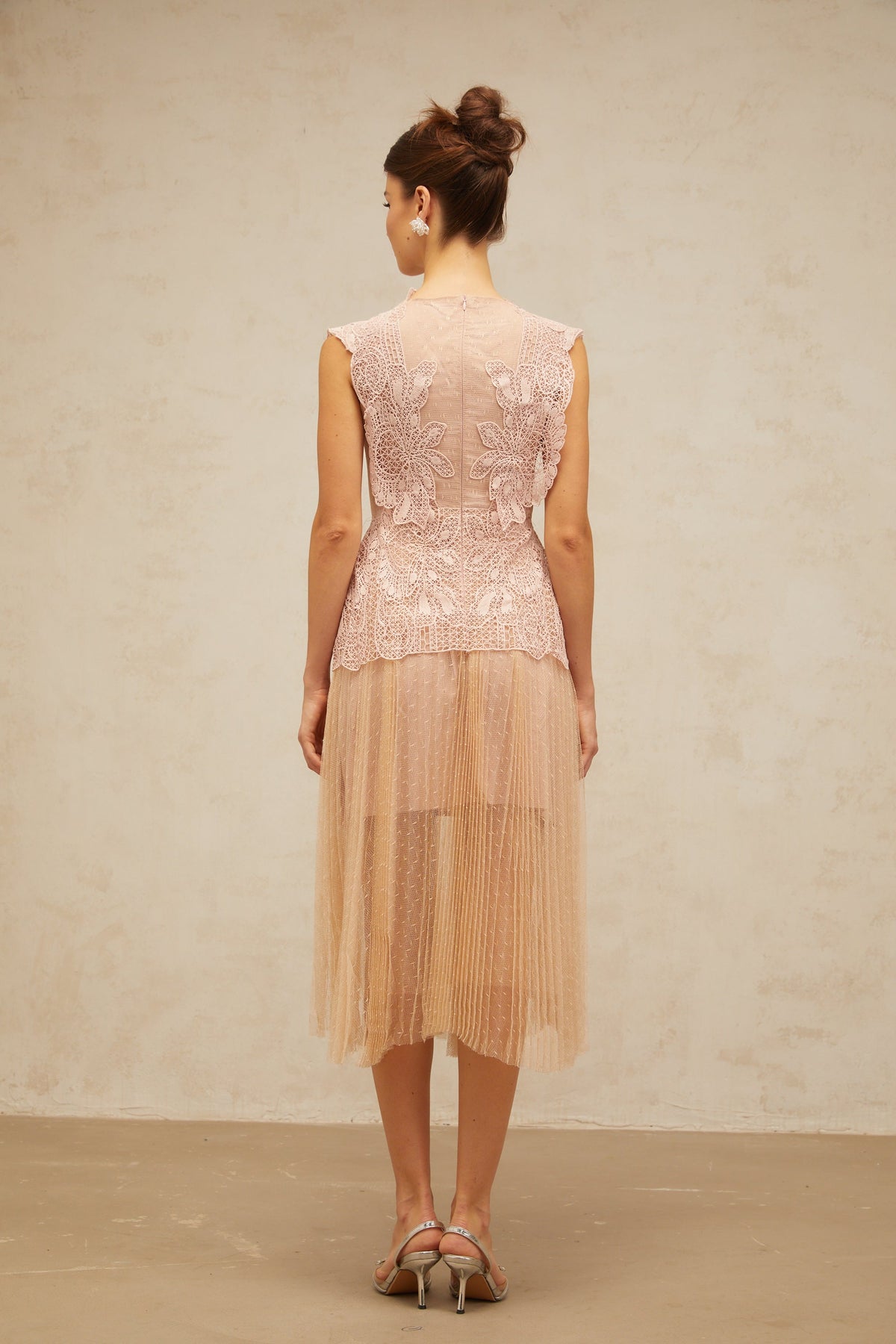 Céleste floral-lace-panelling tulle midi dress in Pink (Final Sale-US Only)