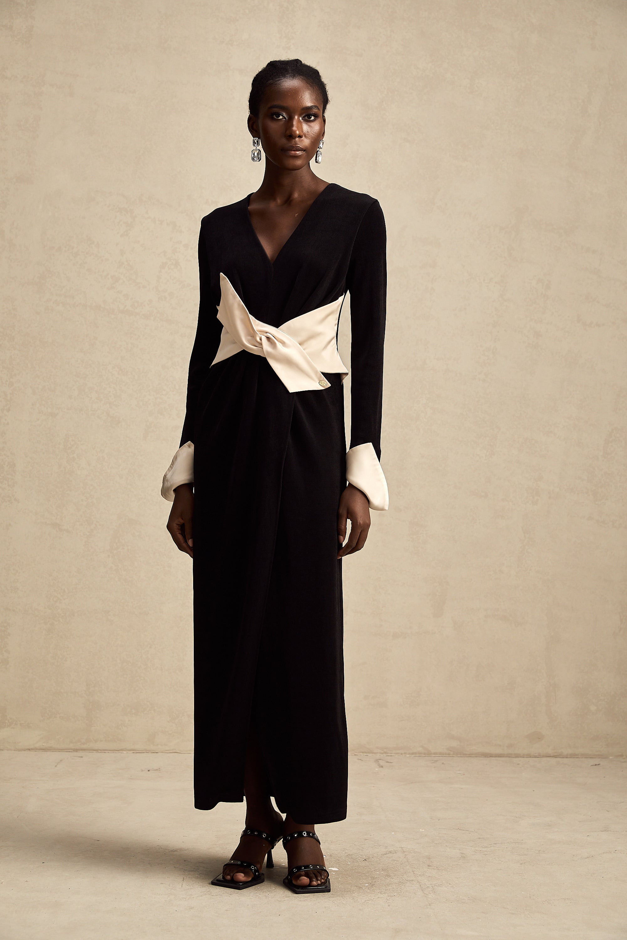 Karine contrast-color bowknot v-neck maxi dress (Final Sale-US Only)