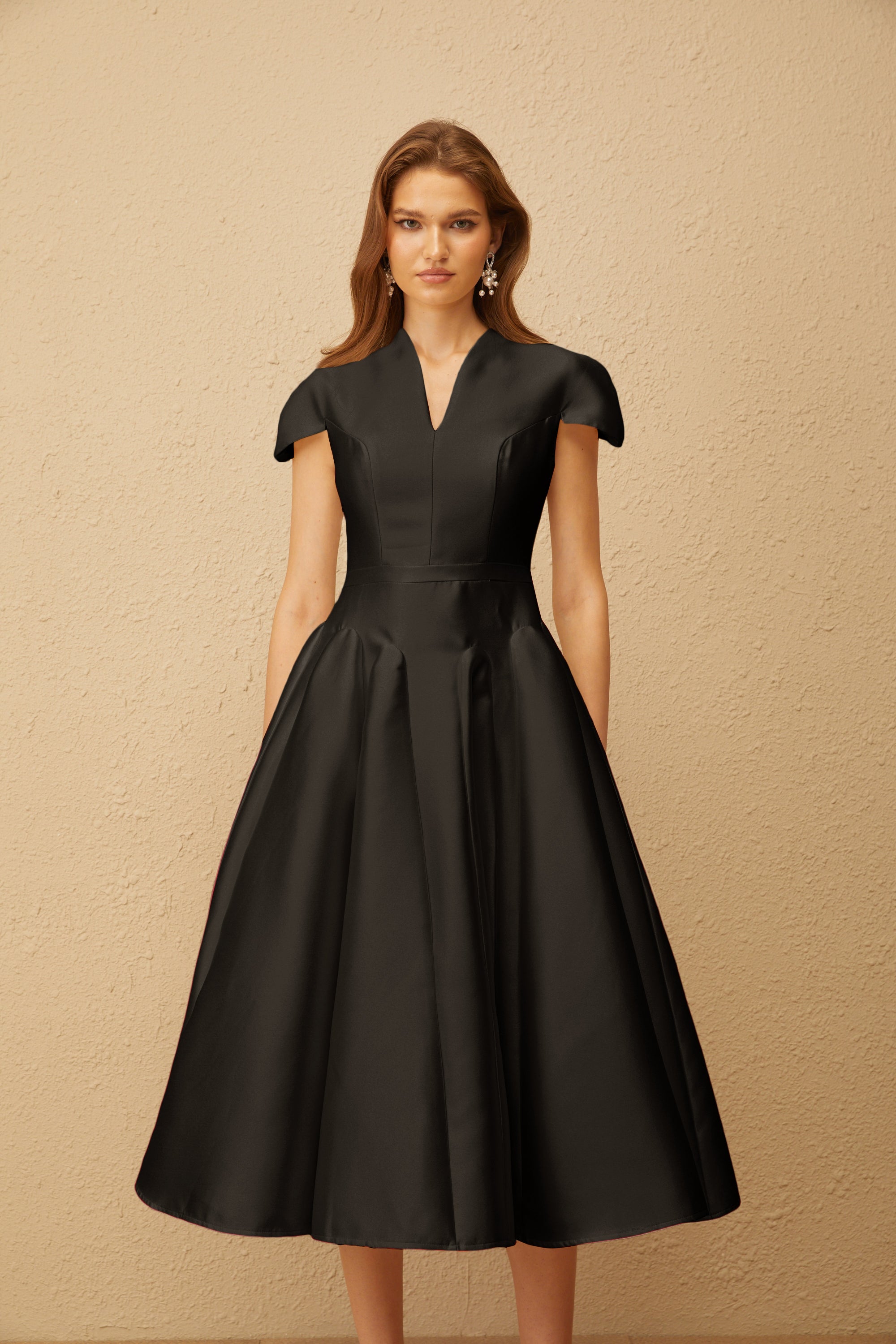 Aventin Black Godet Design Midi Dress