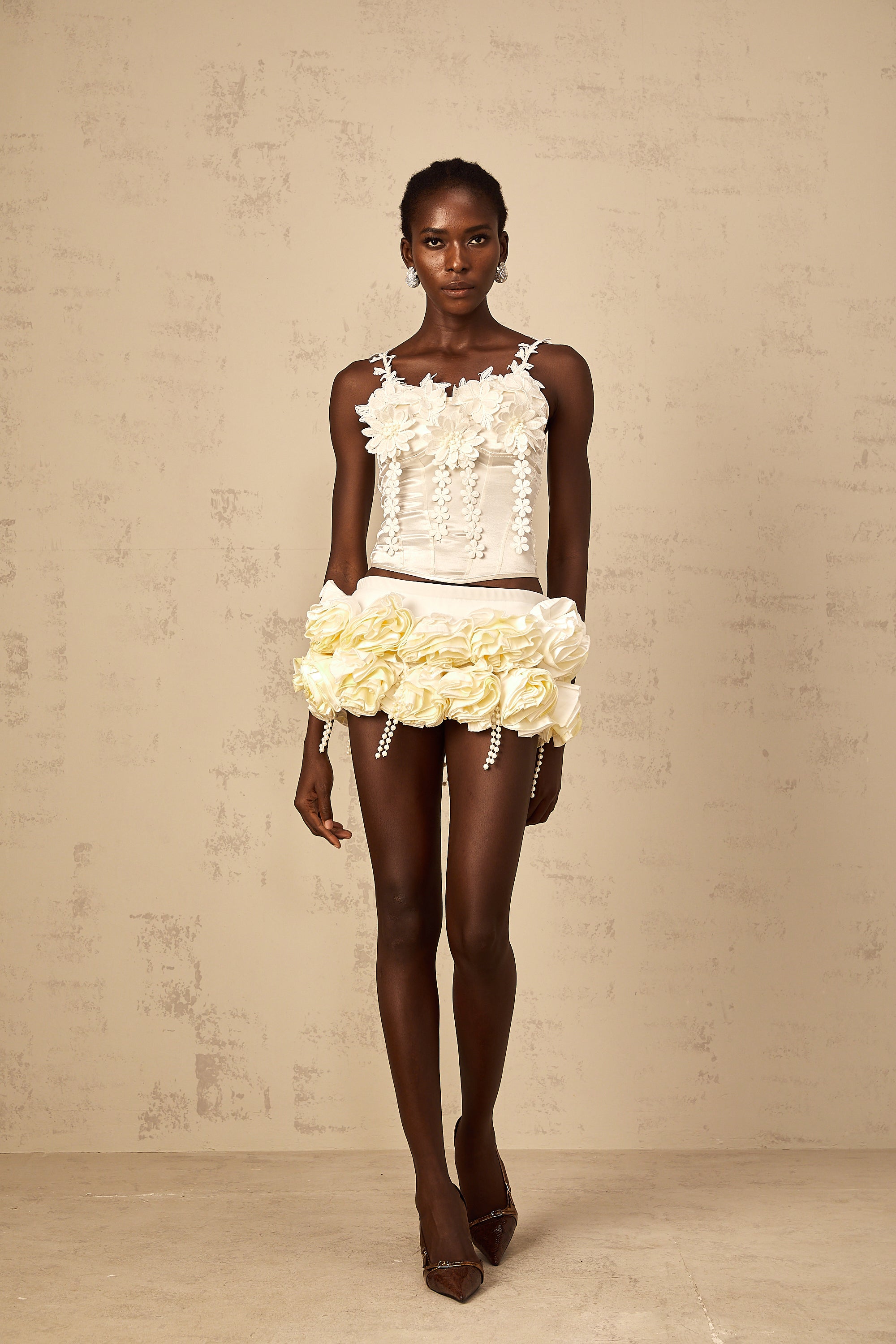 Mélina white floral-embroidered cropped top