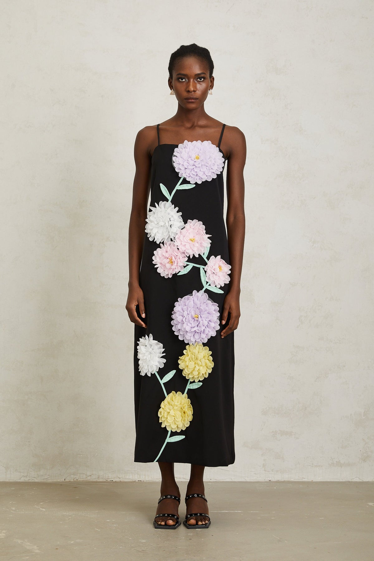 Véronique Black 3D Petal Sleeveless Midi Dress - black