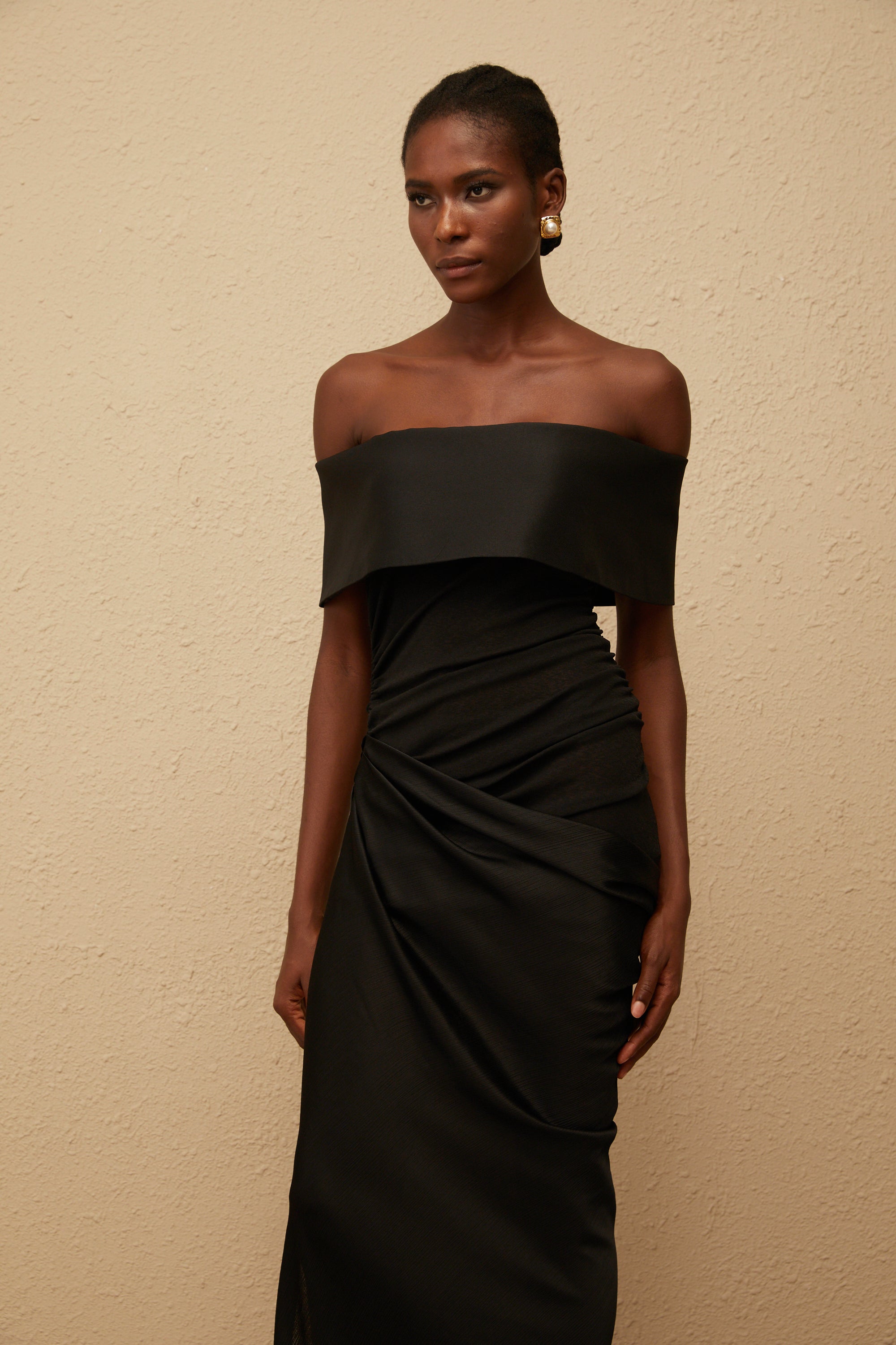 Éther Black Off-Shoulder Satin Maxi Dress (Final Sale)