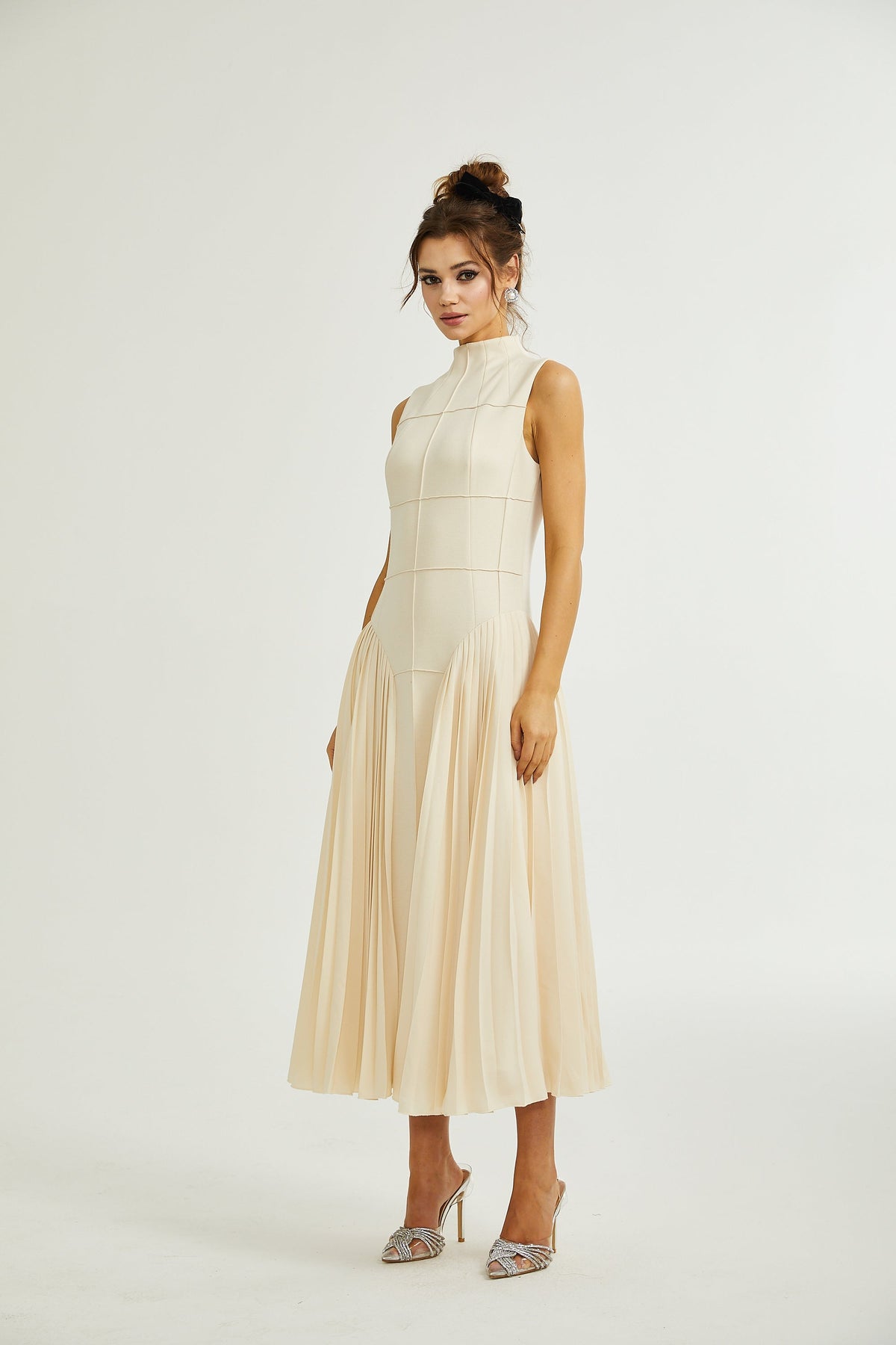 Safiya sleeveless pleated dress - White beige