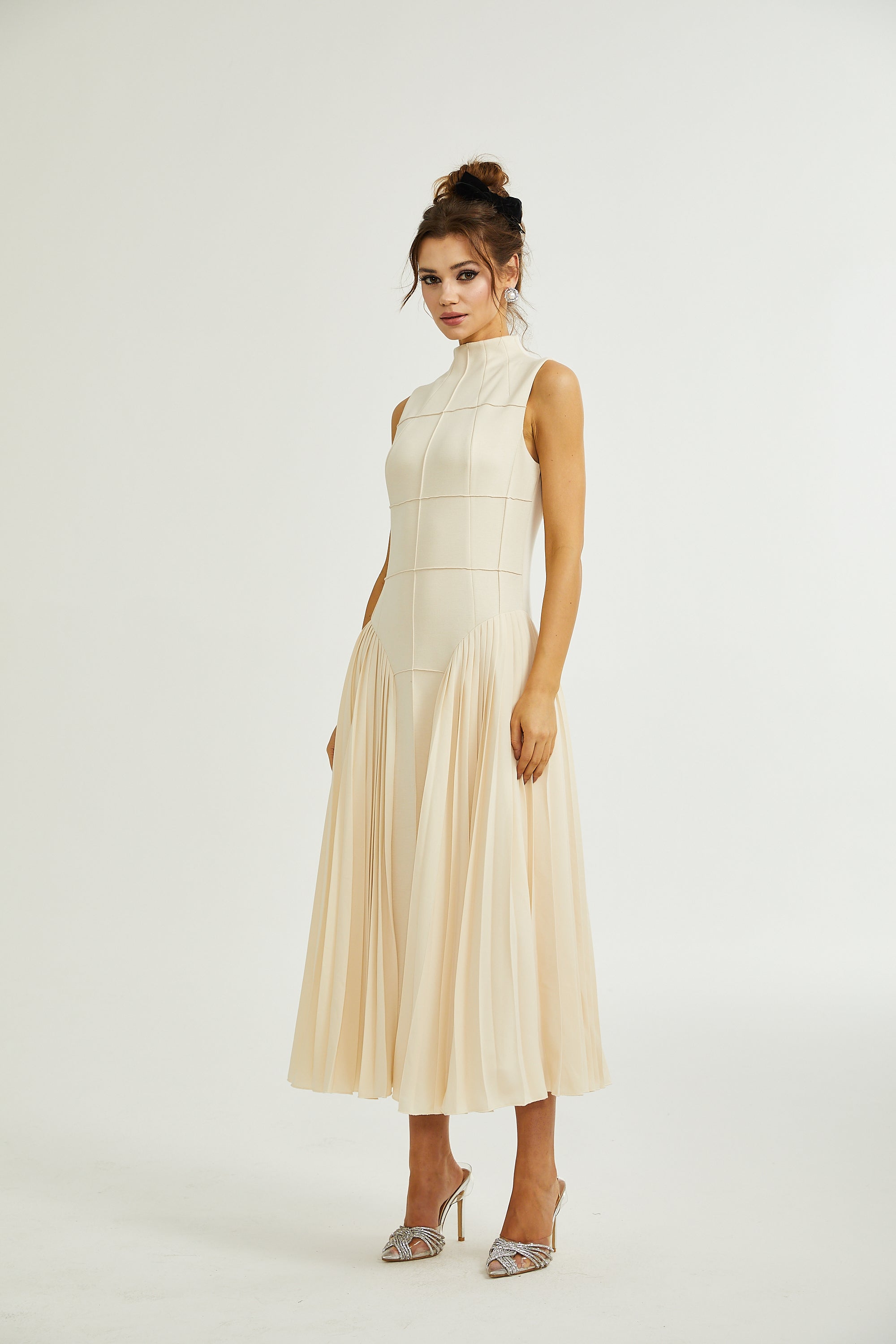 Safiya sleeveless pleated dress