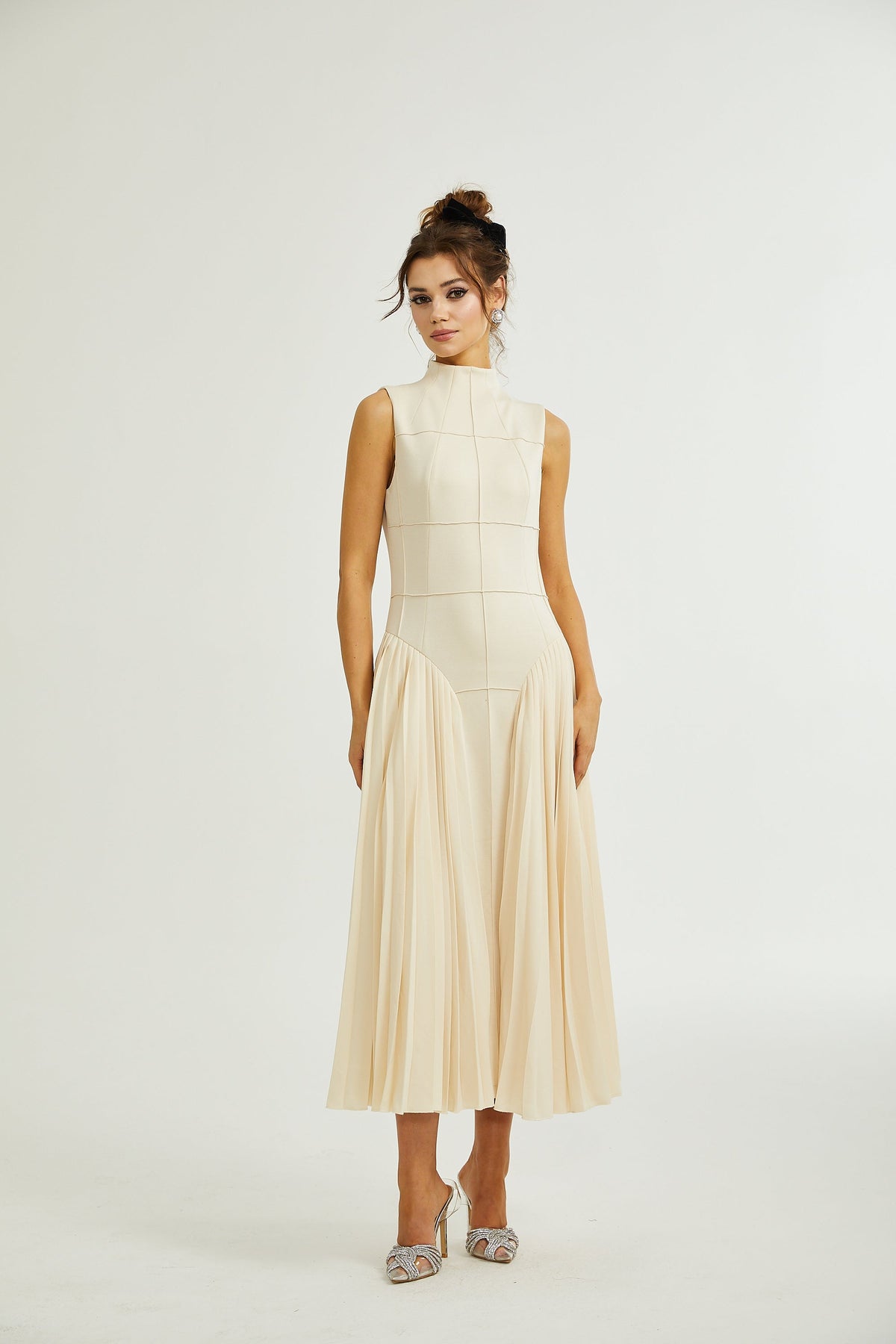 Safiya sleeveless pleated dress - White beige