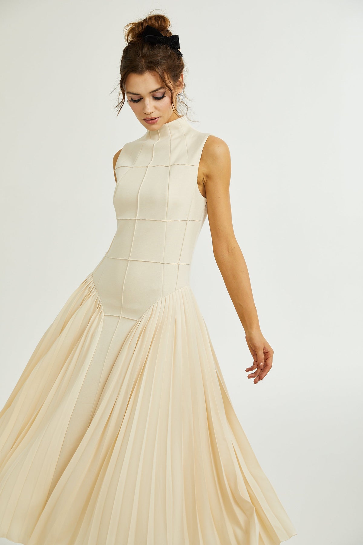 Safiya sleeveless pleated dress - White beige