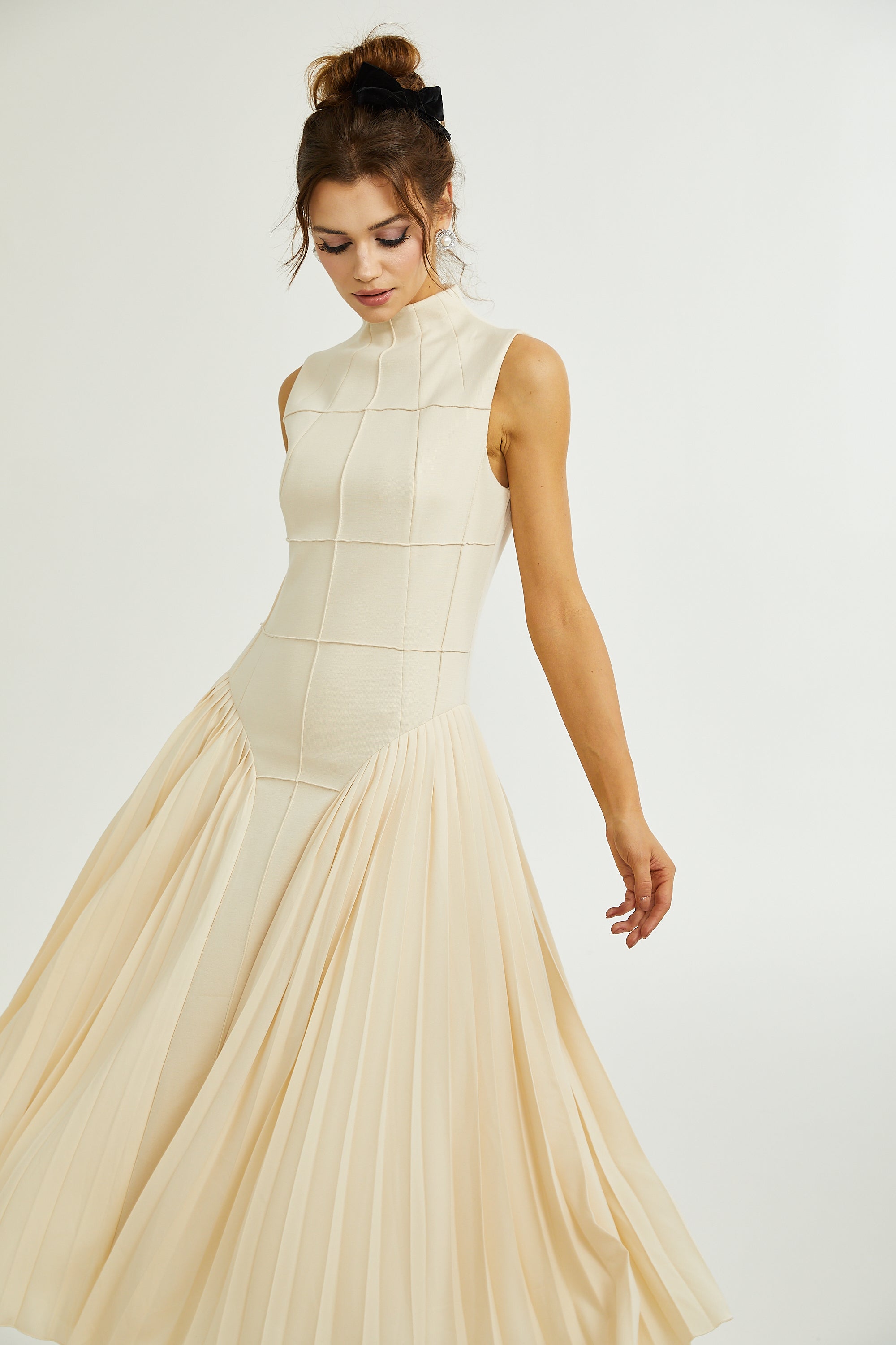 Safiya sleeveless pleated dress