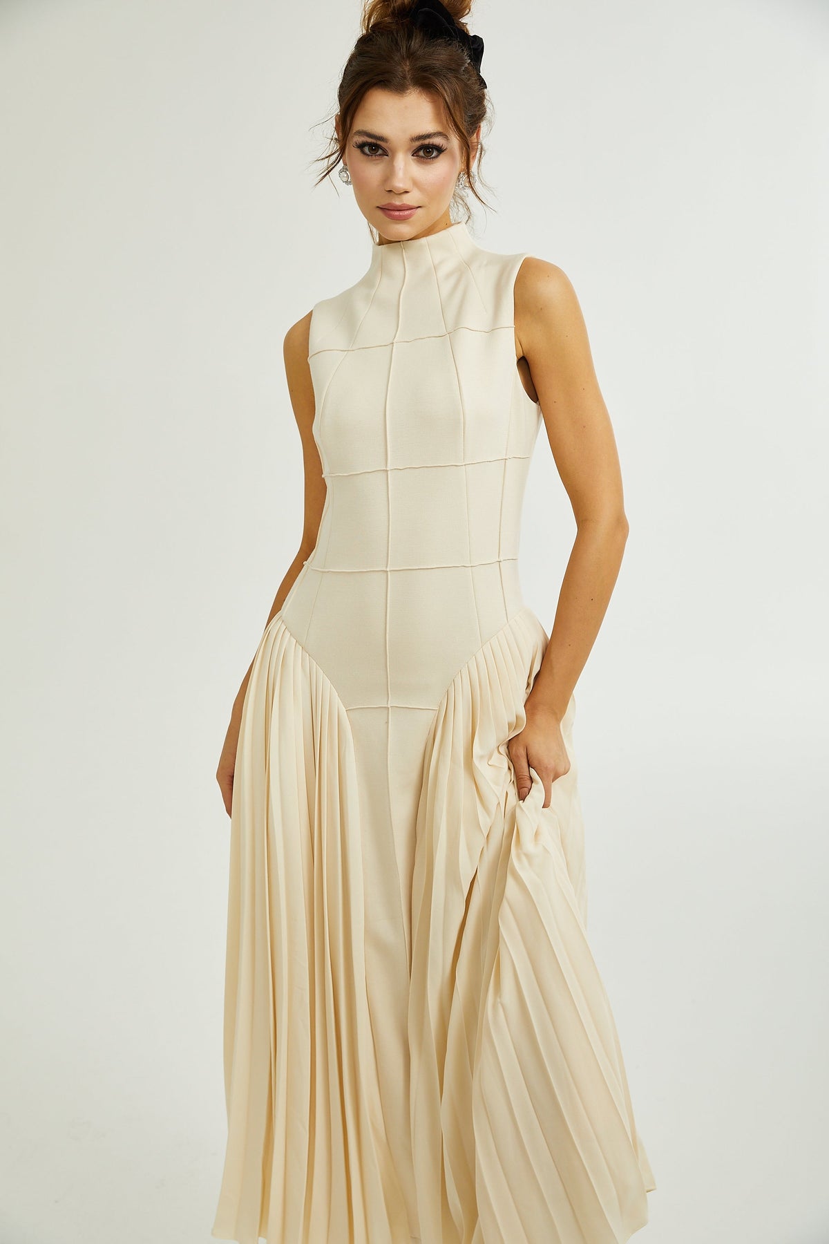 Safiya sleeveless pleated dress - White beige