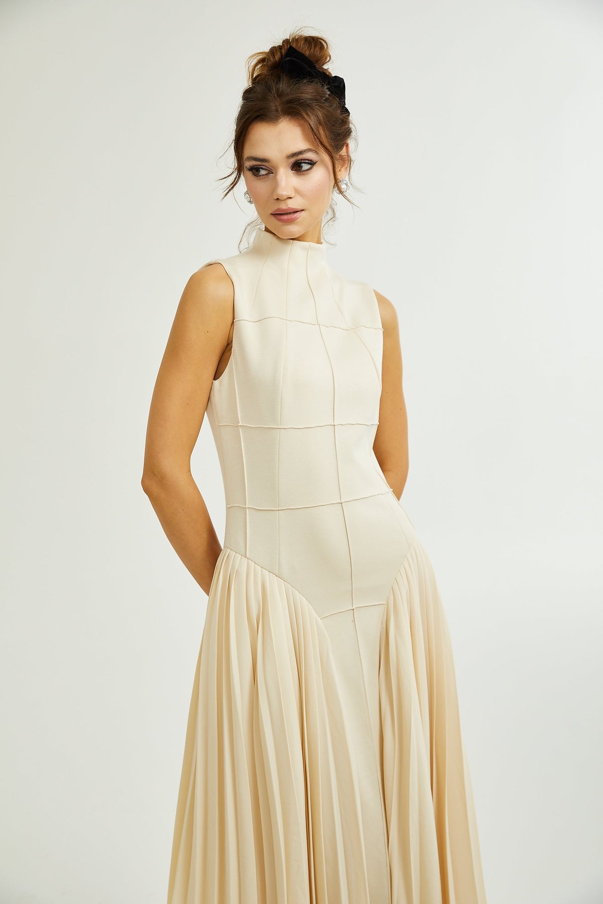 Safiya sleeveless pleated dress - White beige