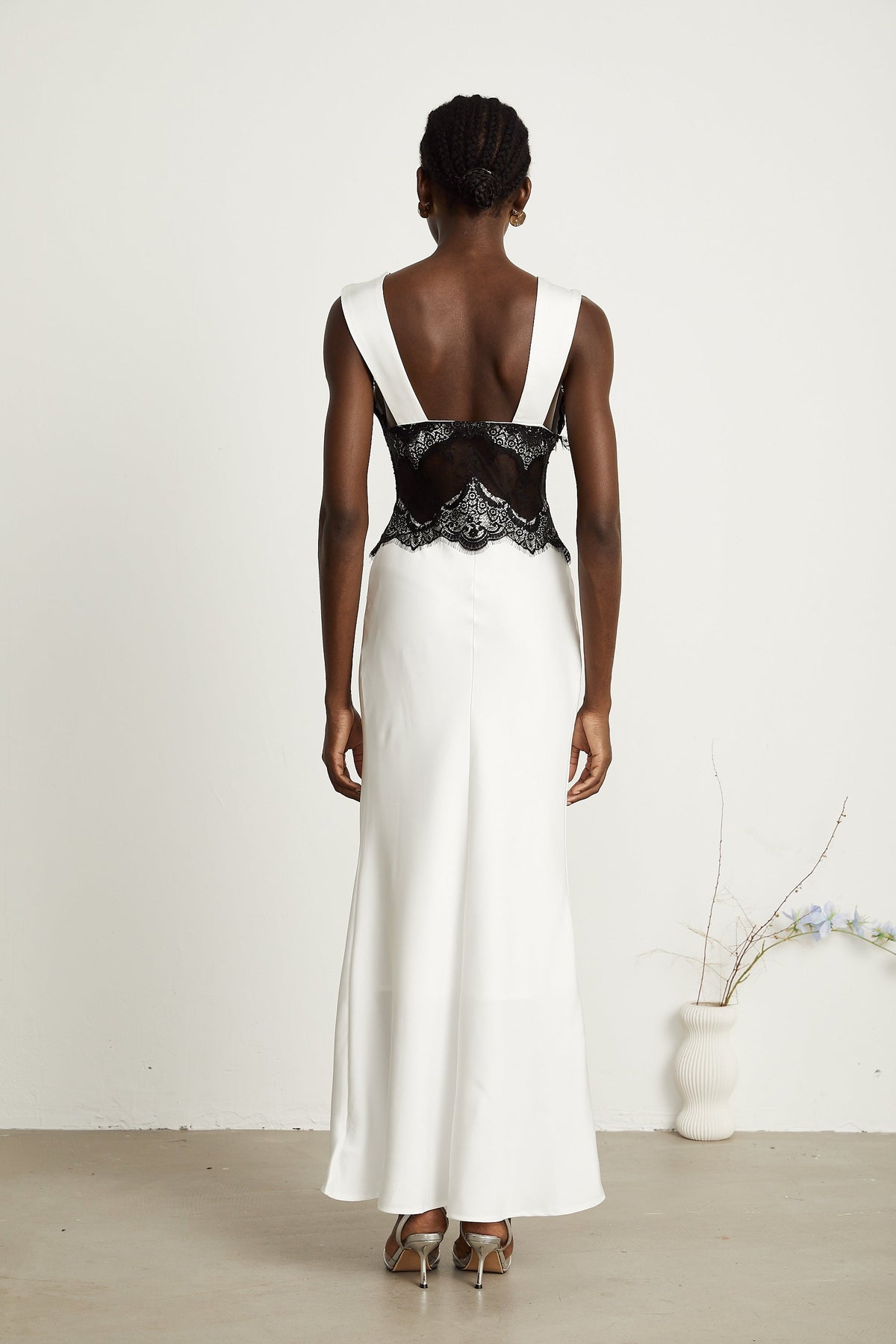 Éléonore contrast-color lace-detail maxi dress - White