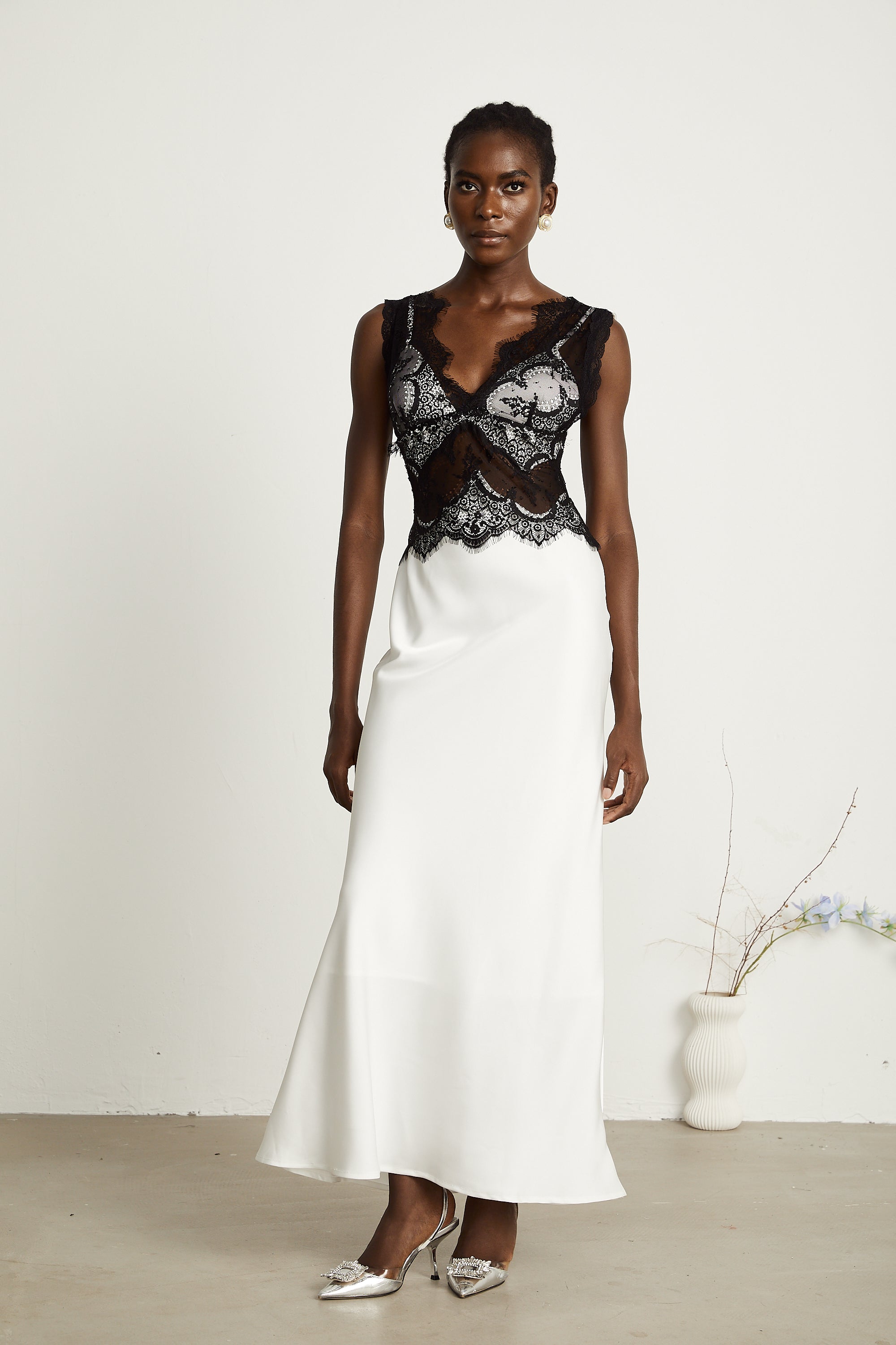 Éléonore contrast-color lace-detail maxi dress - White