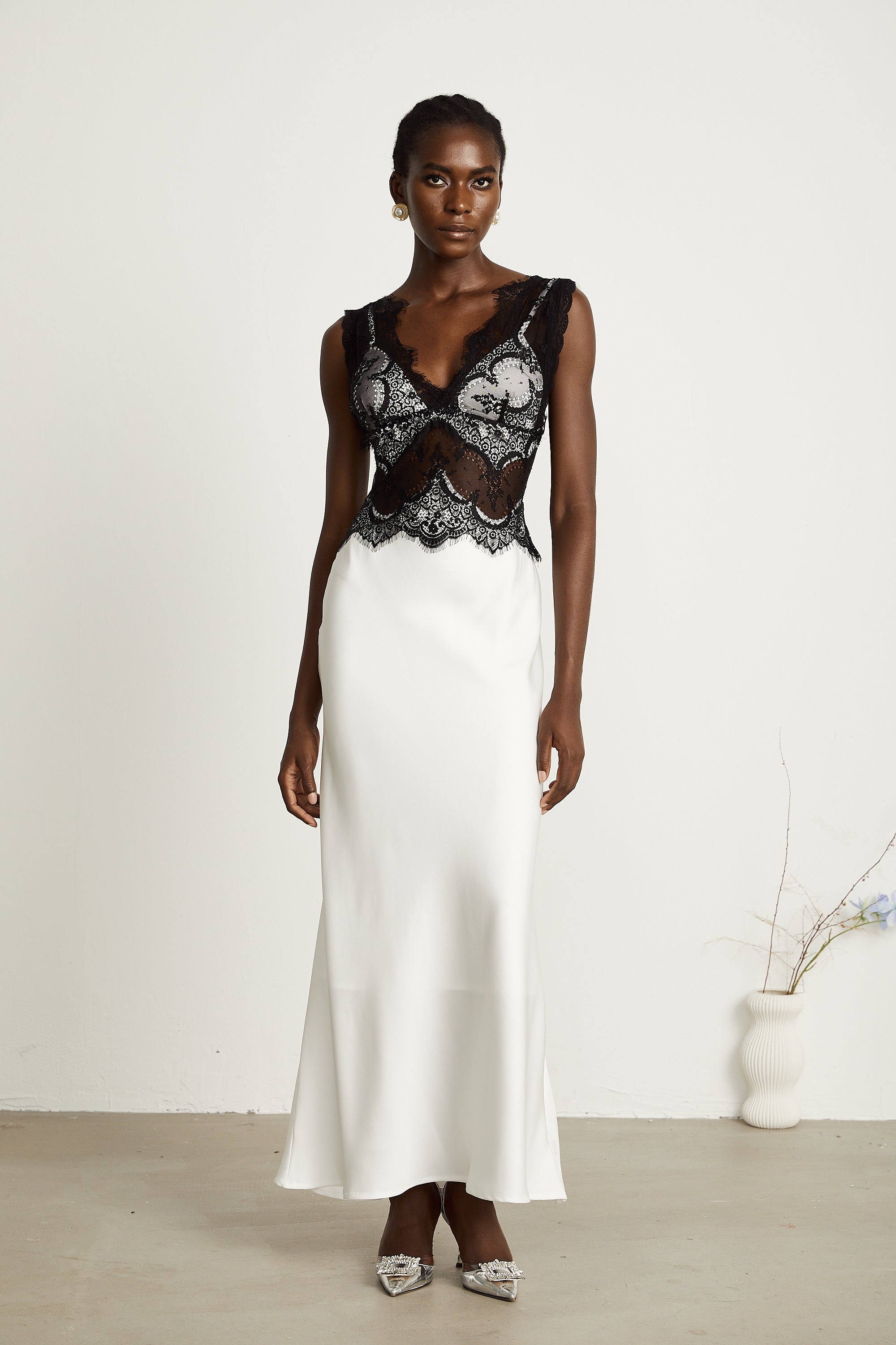 Éléonore contrast-color lace-detail maxi dress - White