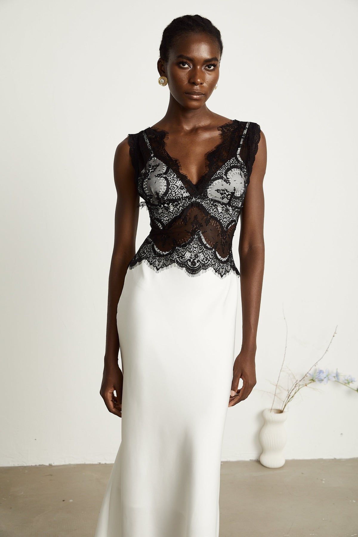 Éléonore contrast-color lace-detail maxi dress - White