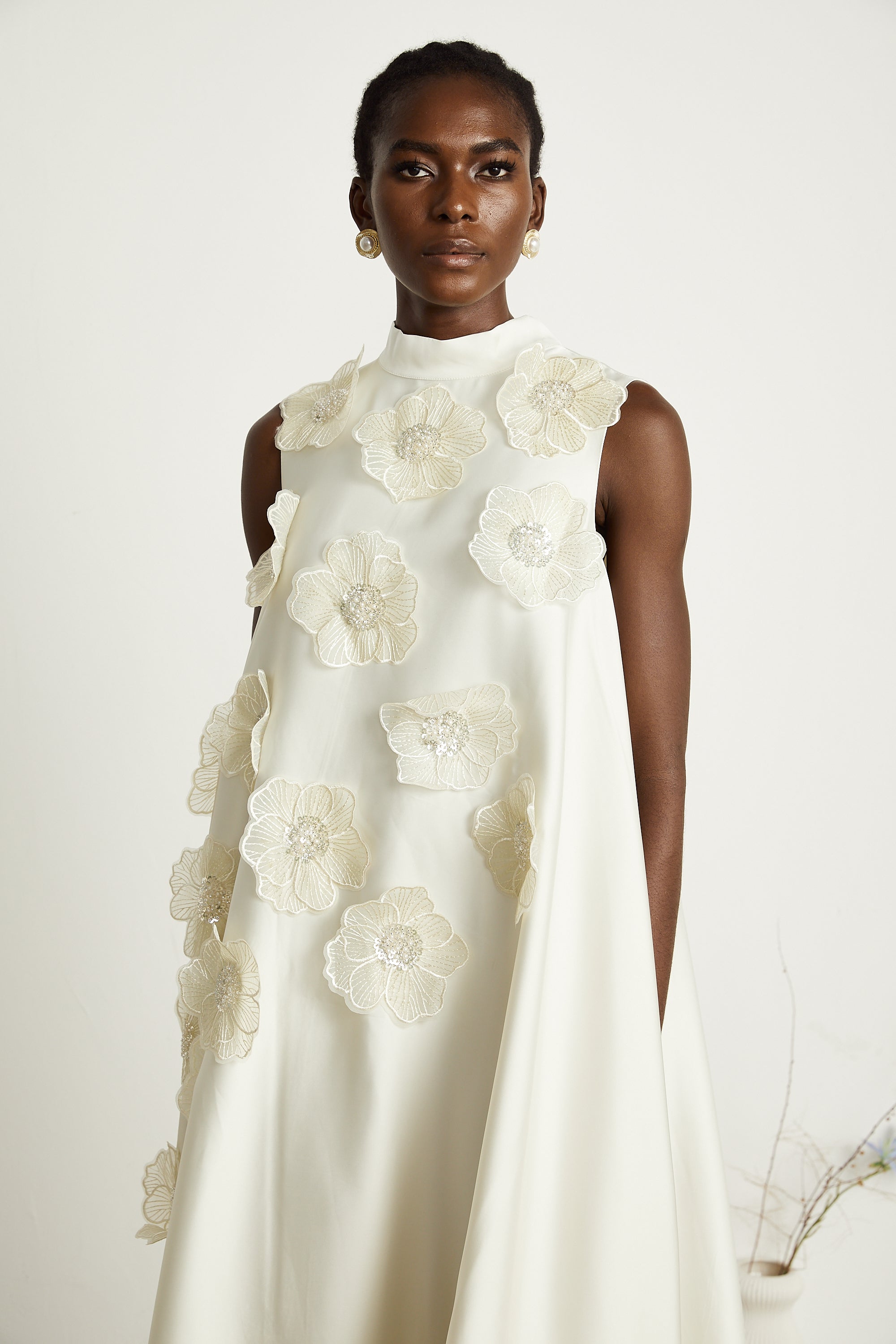 Émilie sleeveless floral-applique midi dress in White (Final Sale-US Only)