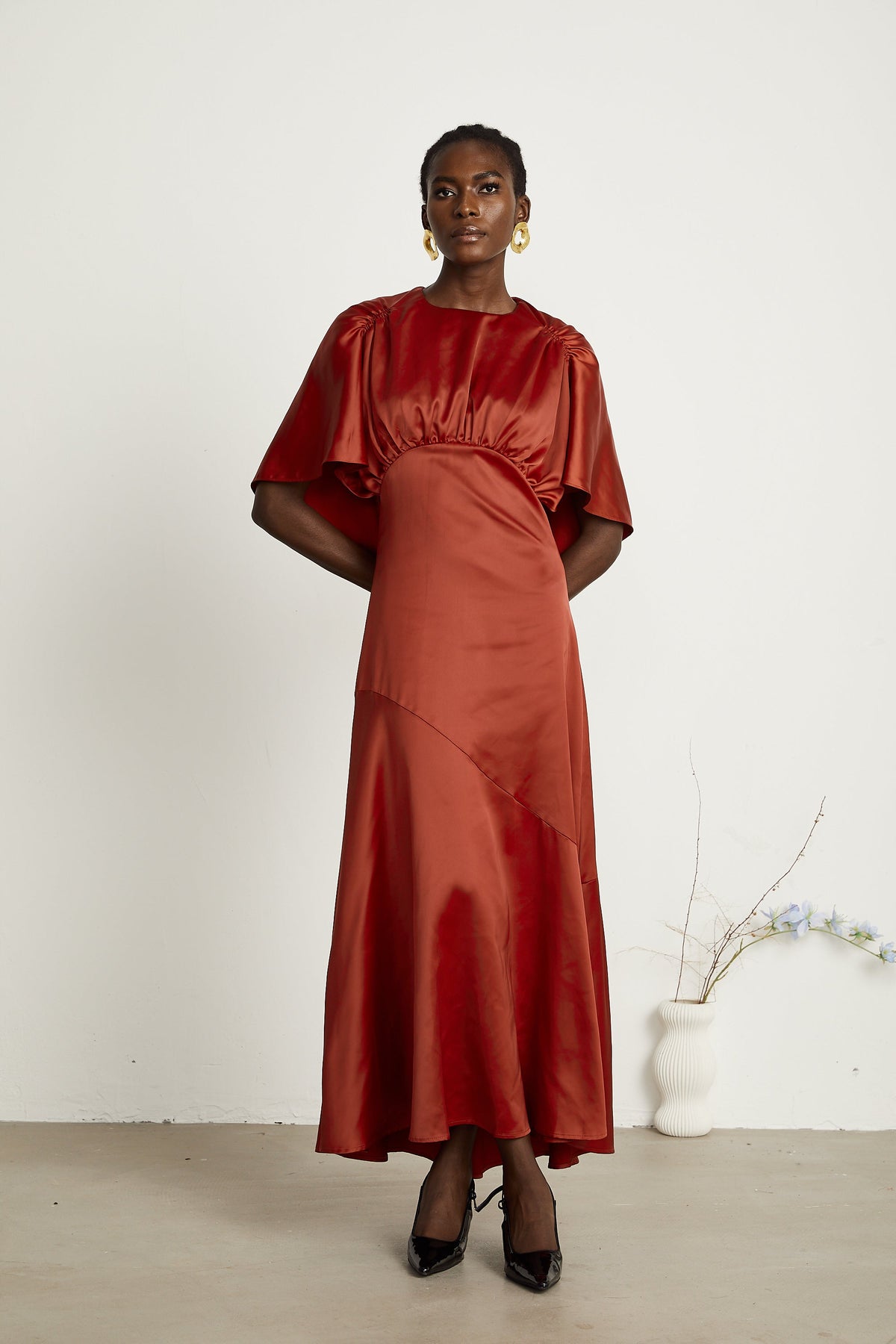 Zoé red cape-sleeve open-back maxi dress