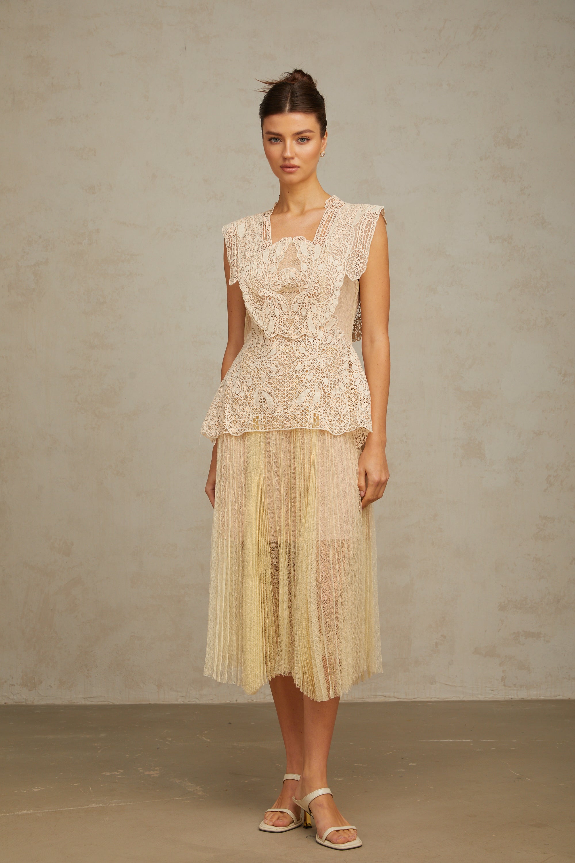 Céleste floral-lace-panelling tulle midi dress in Neutrals