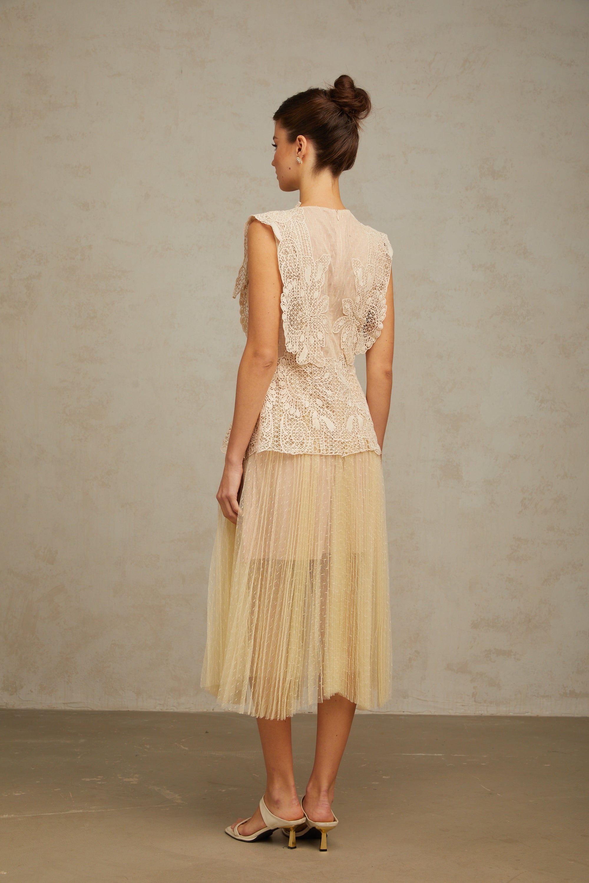Céleste floral-lace-panelling tulle midi dress in Neutrals