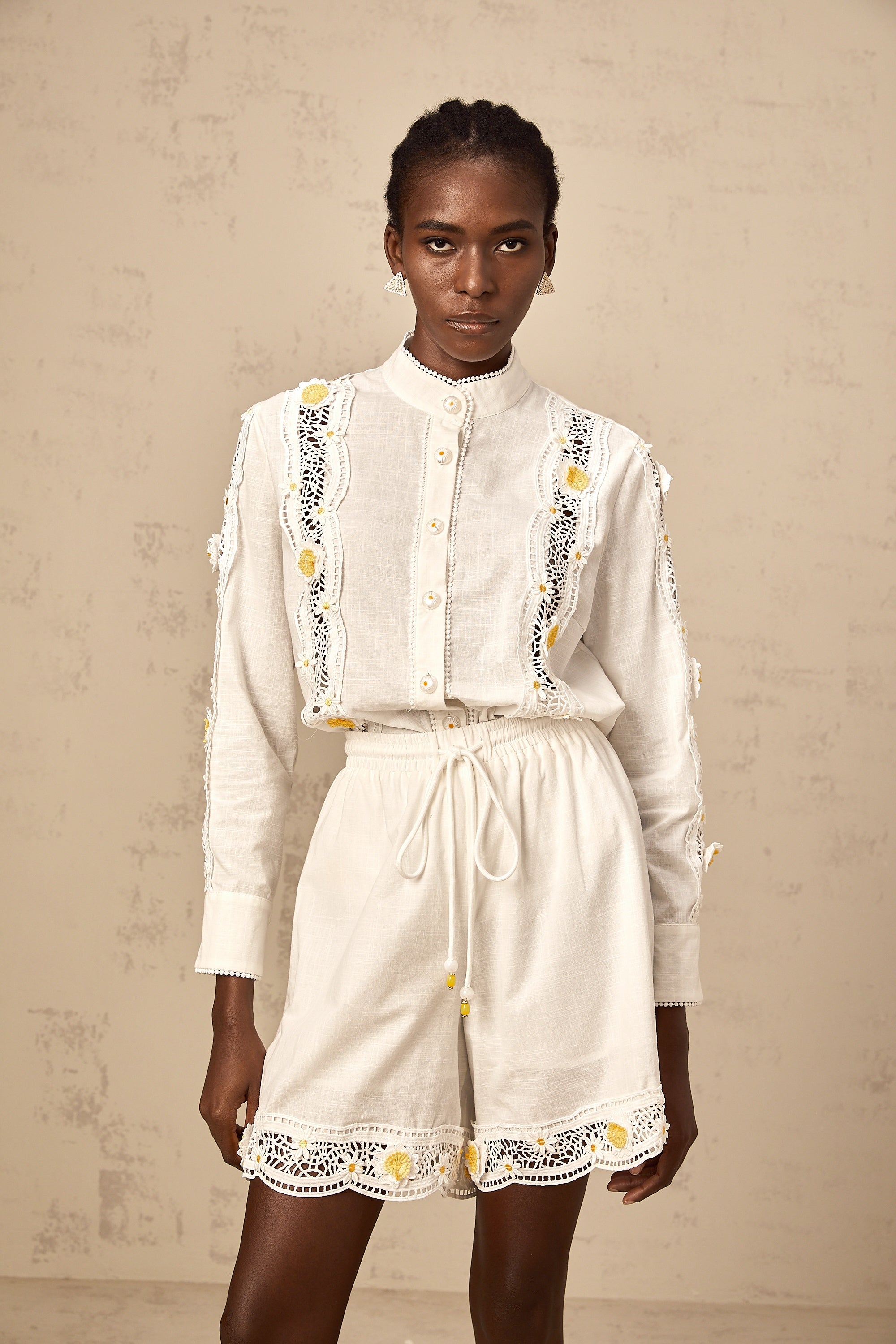Mylène white 3d-petal lace-trim shirt & shorts matching set