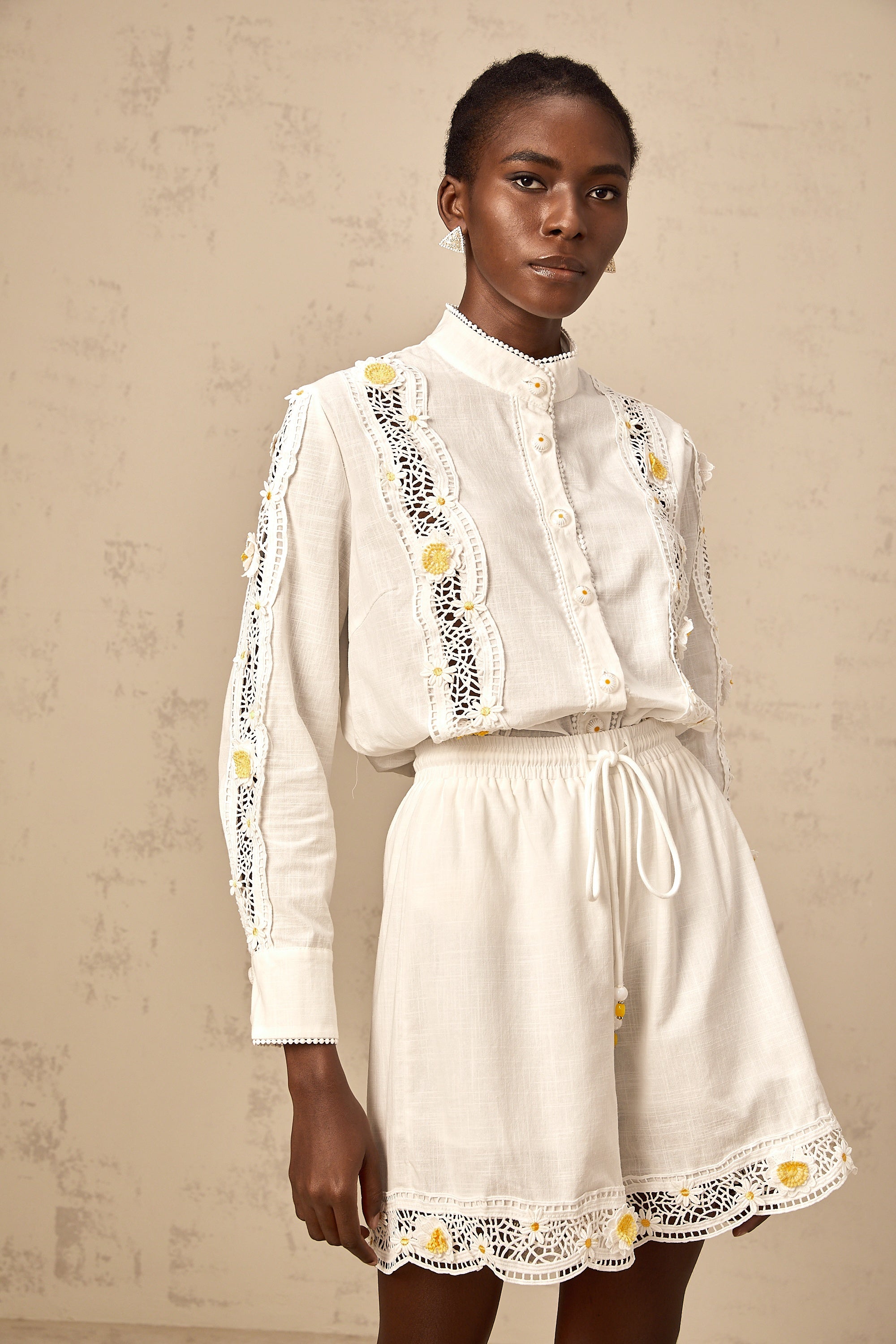 Mylène white 3d-petal lace-trim shirt & shorts matching set