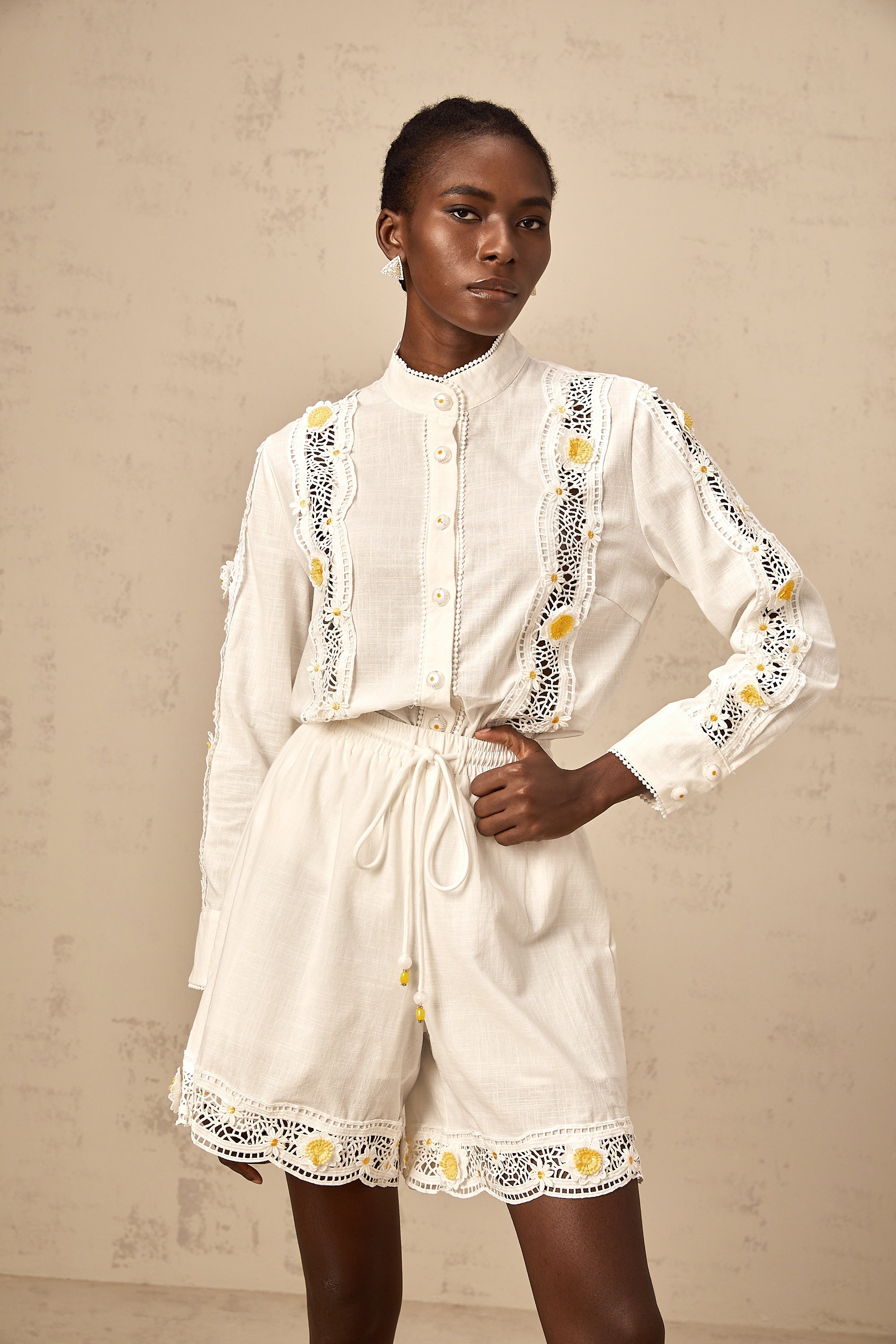 Mylène white 3d-petal lace-trim shirt & shorts matching set