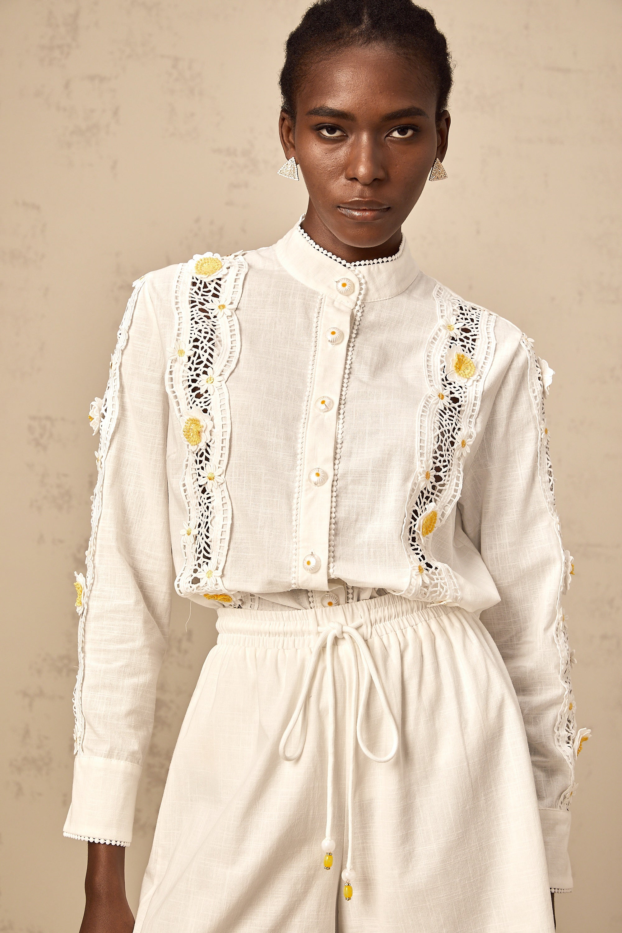 Mylène white 3d-petal lace-trim shirt & shorts matching set