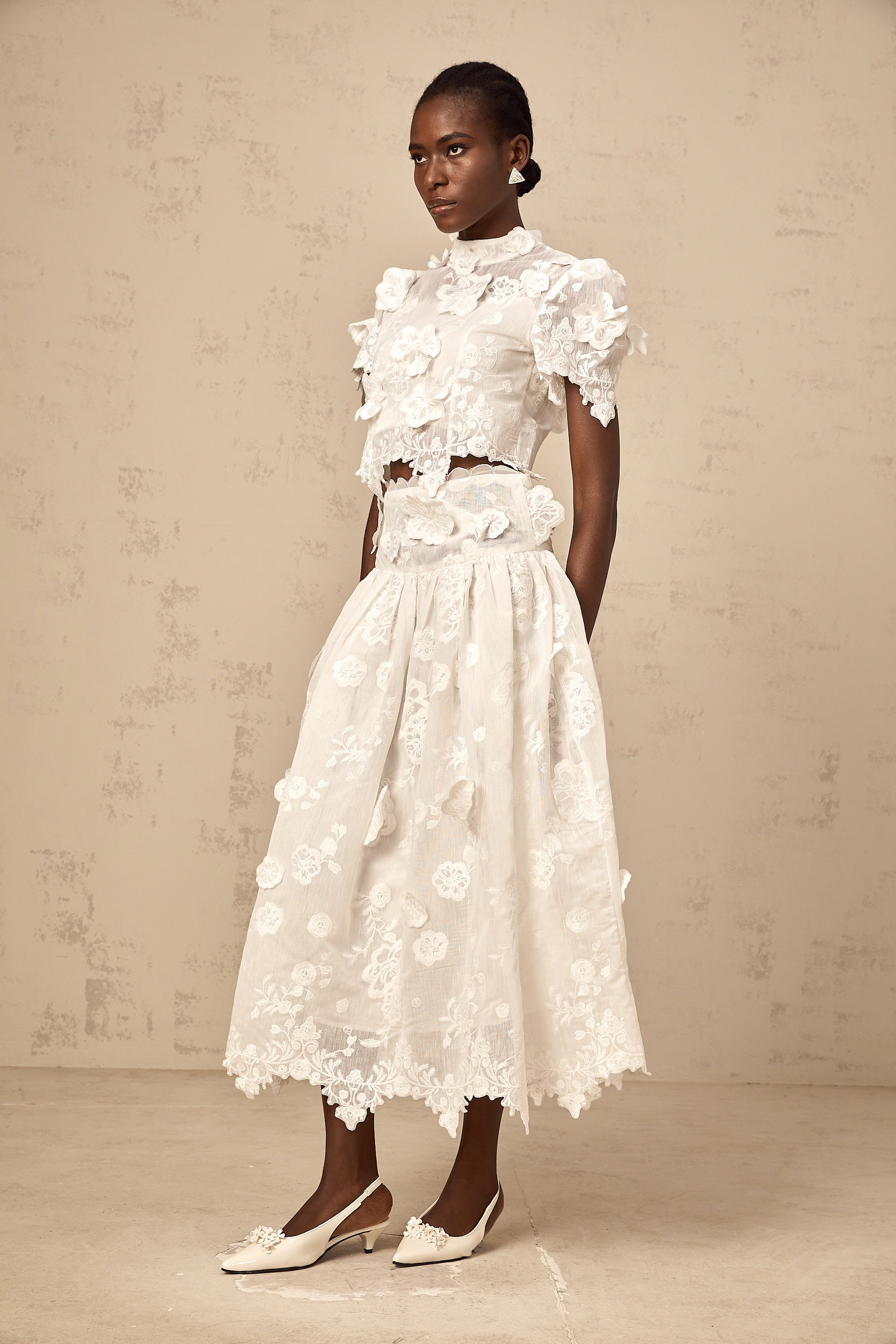Thérèse white flower-embroidered top & skirt matching set