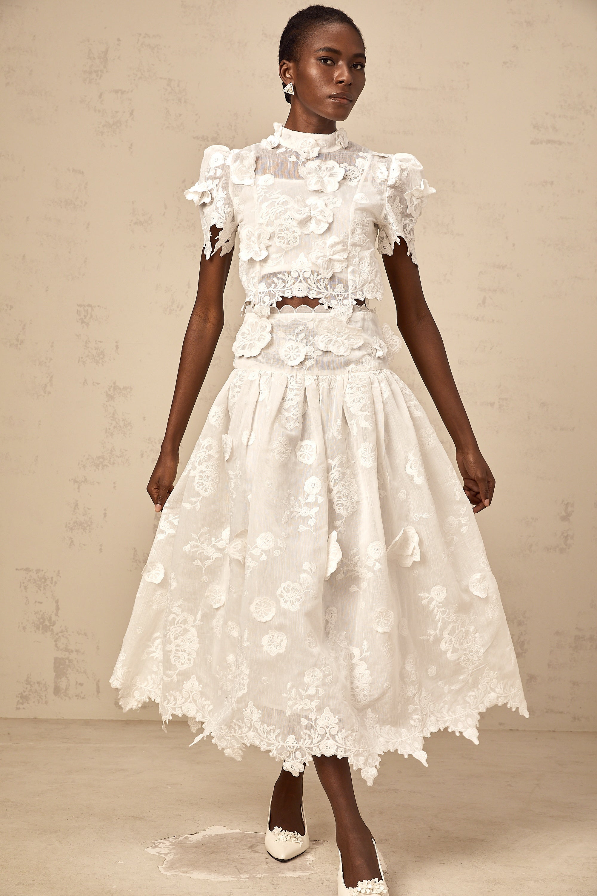 Thérèse white flower-embroidered top & skirt matching set