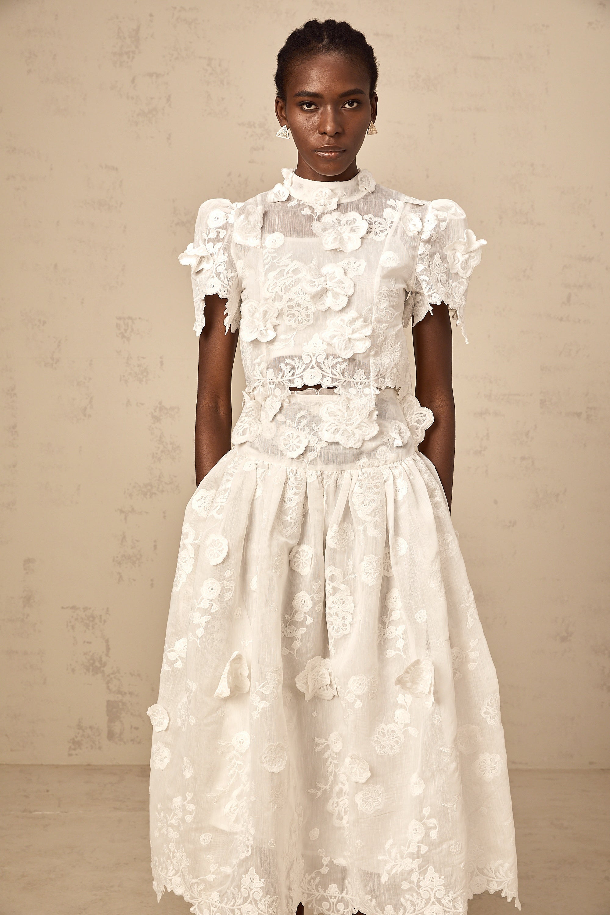 Thérèse white flower-embroidered top & skirt matching set