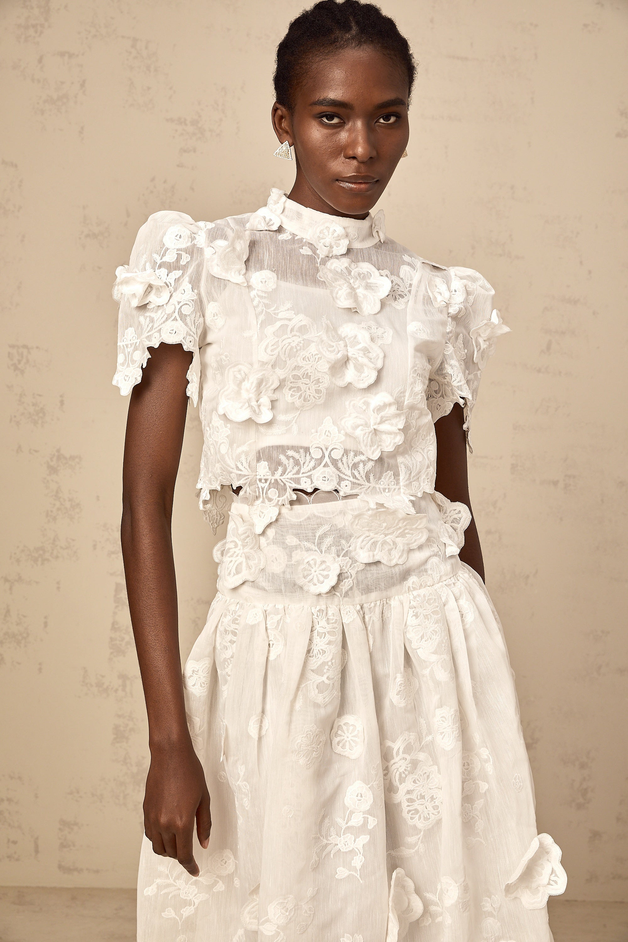 Thérèse white flower-embroidered top & skirt matching set