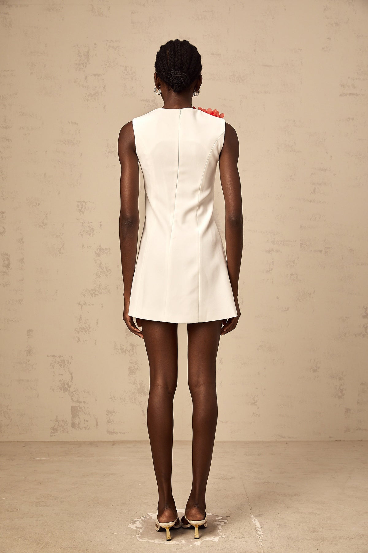Véronique white 3d-petal sleeveless mini dress
