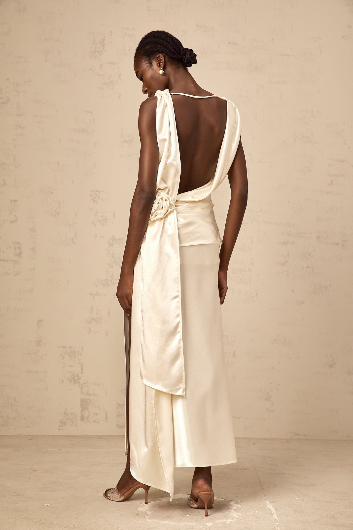 Théoline white flower backless satin midi dress