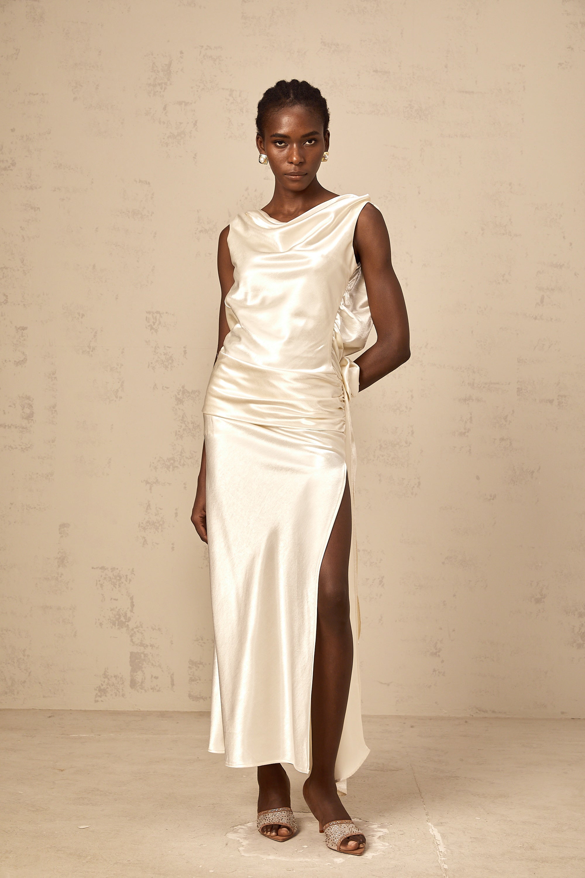 Théoline white flower backless satin midi dress