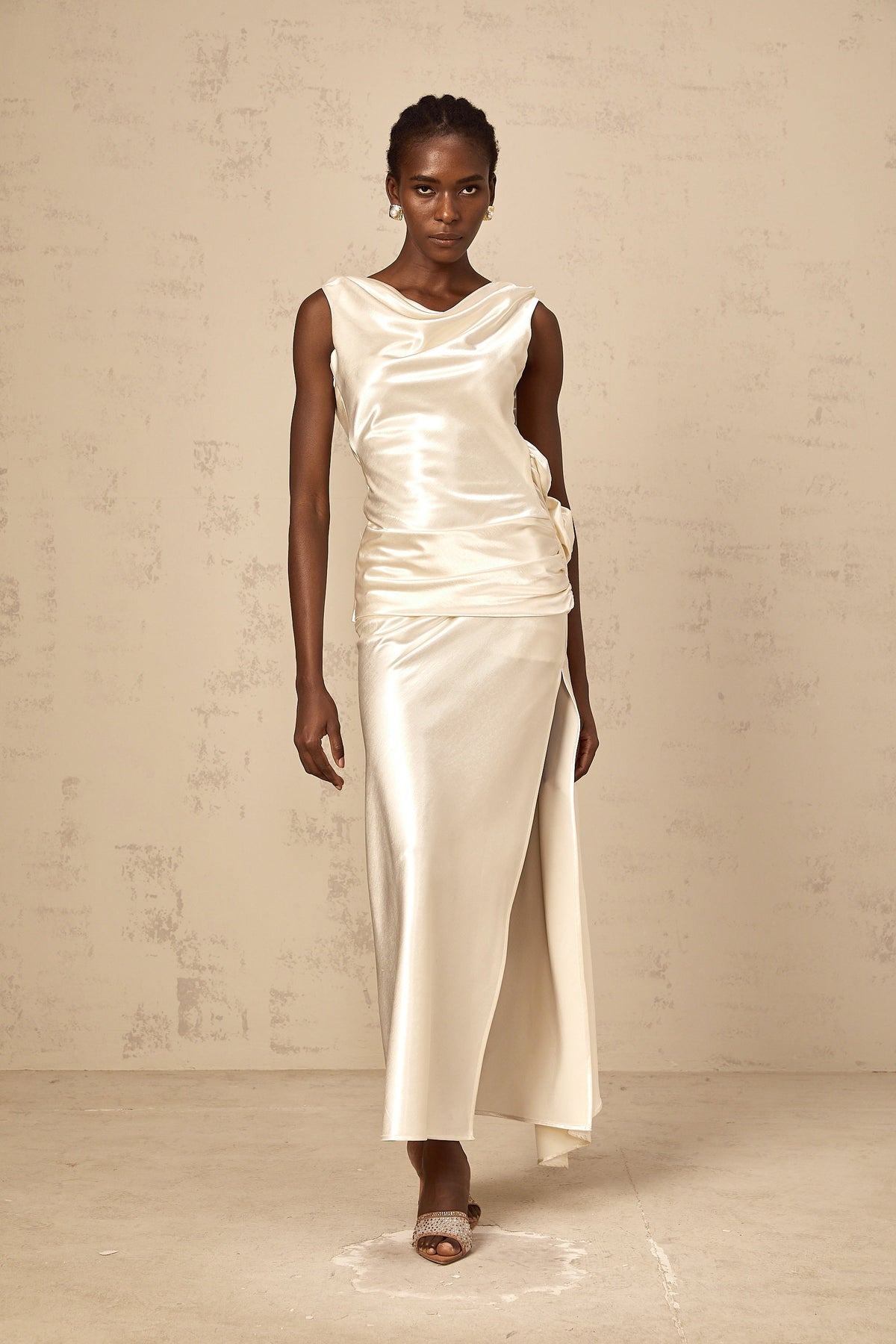 Théoline white flower backless satin midi dress