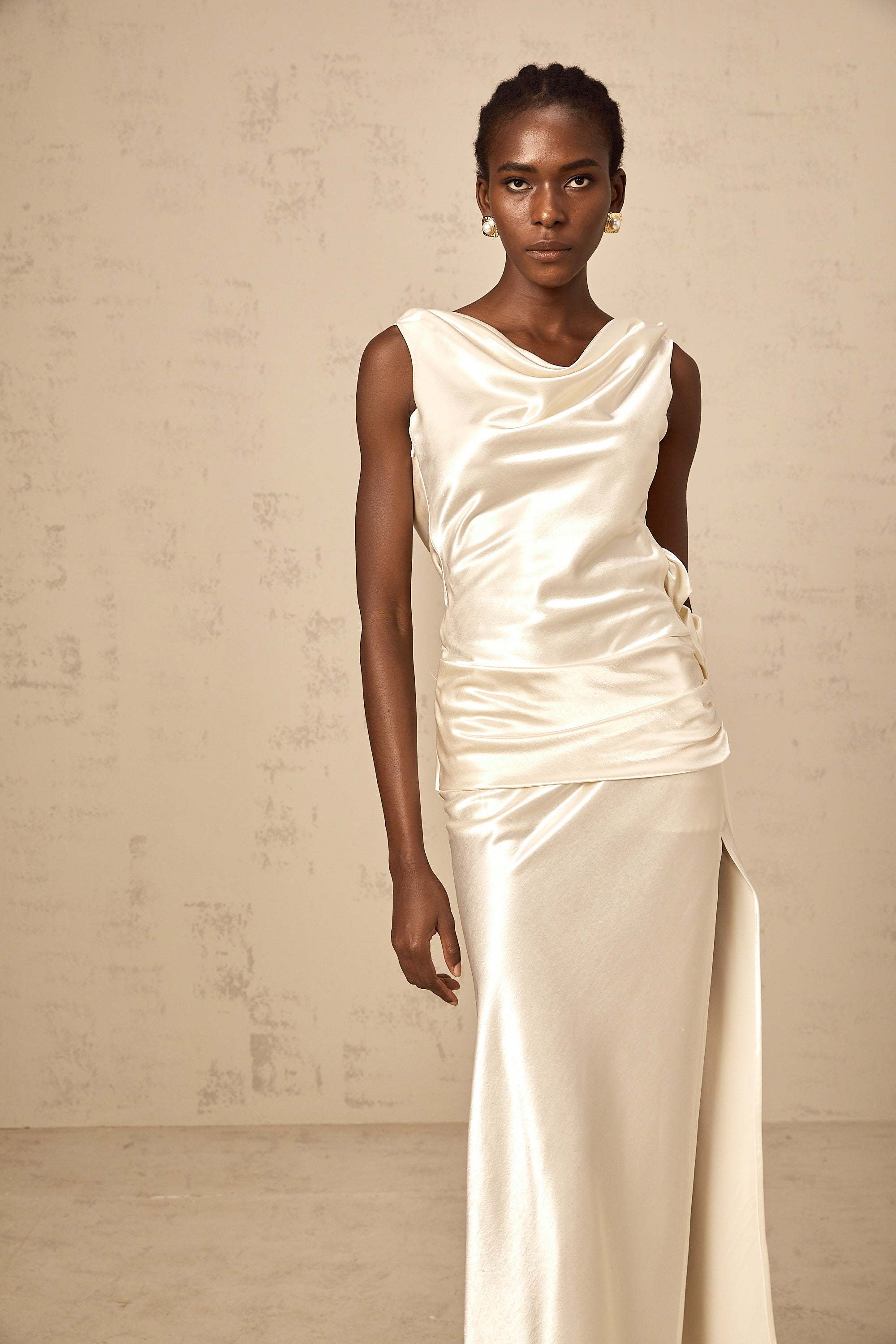 Théoline white flower backless satin midi dress