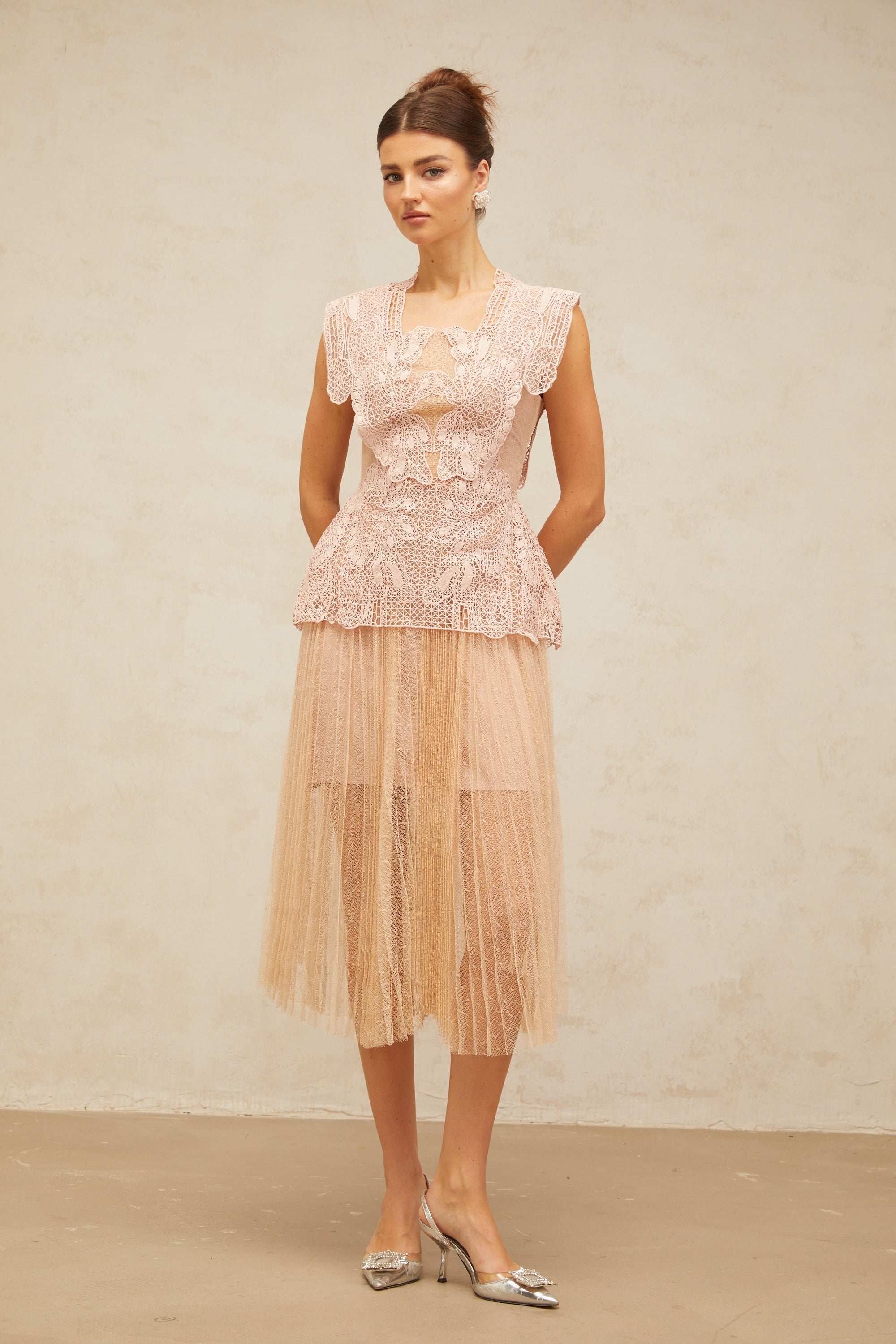 Céleste floral-lace-panelling tulle midi dress in Pink (Final Sale-US Only)