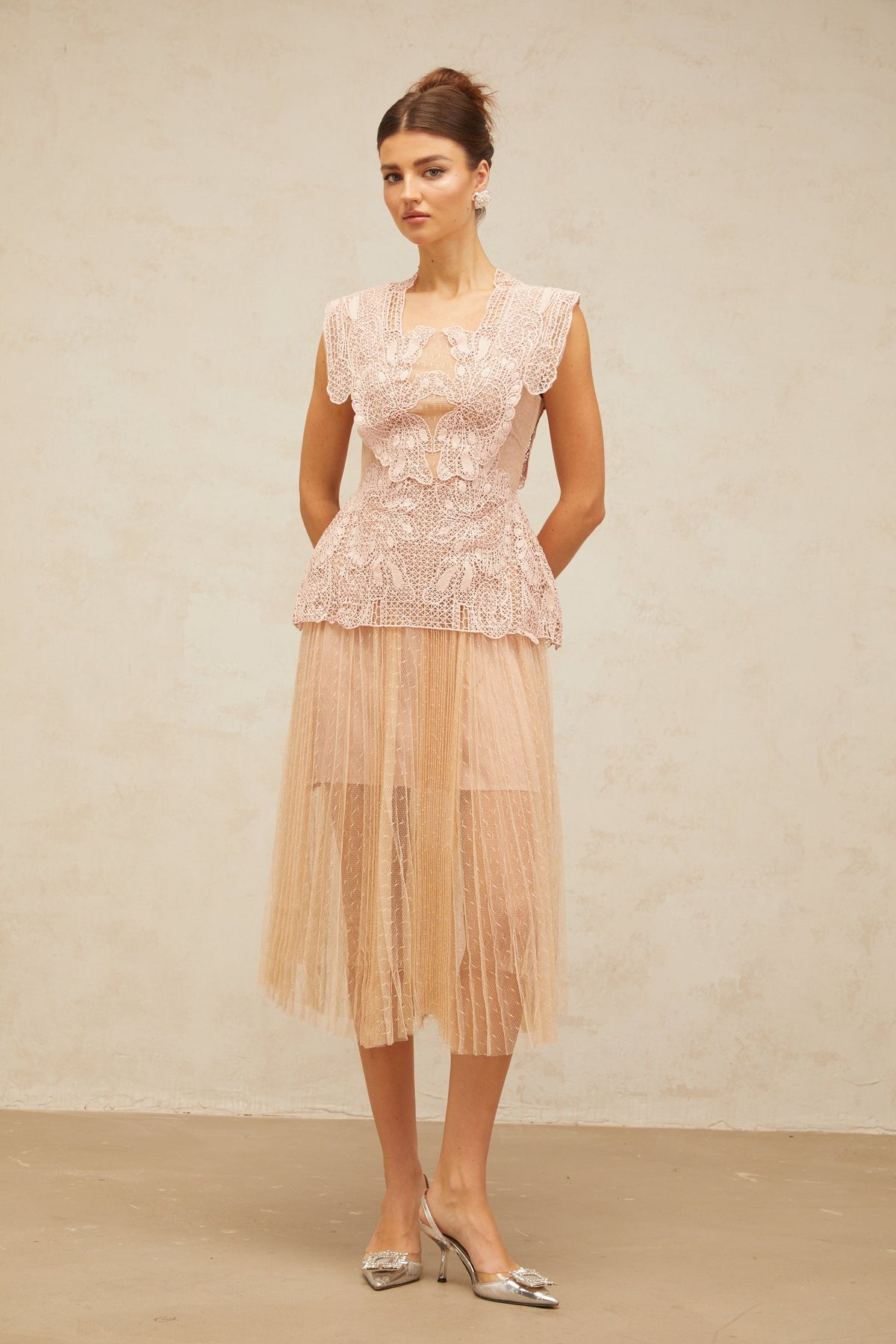 Céleste floral-lace-panelling tulle midi dress in Pink (Final Sale-US Only)