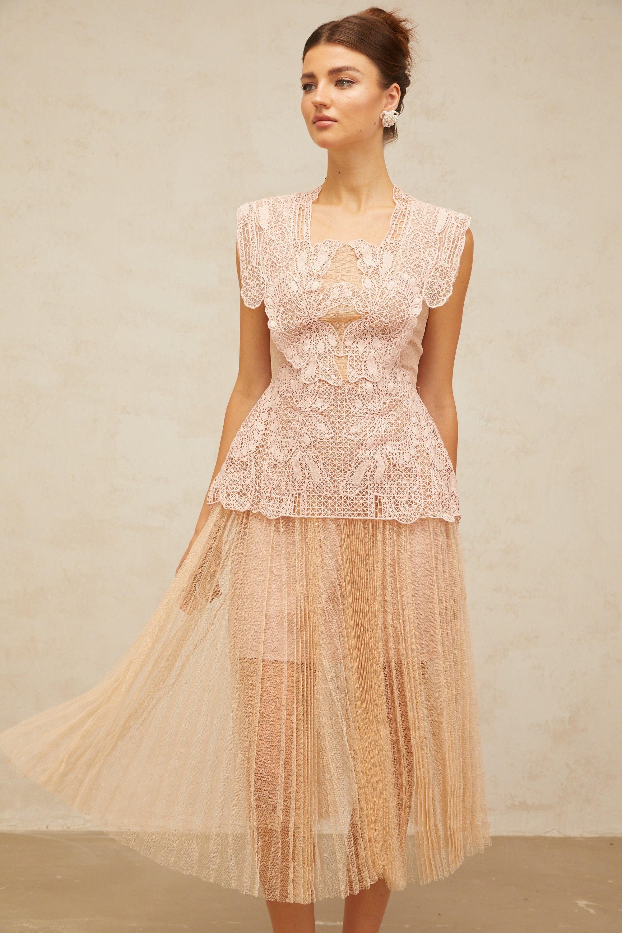 Céleste floral-lace-panelling tulle midi dress in Pink (Final Sale-US Only)