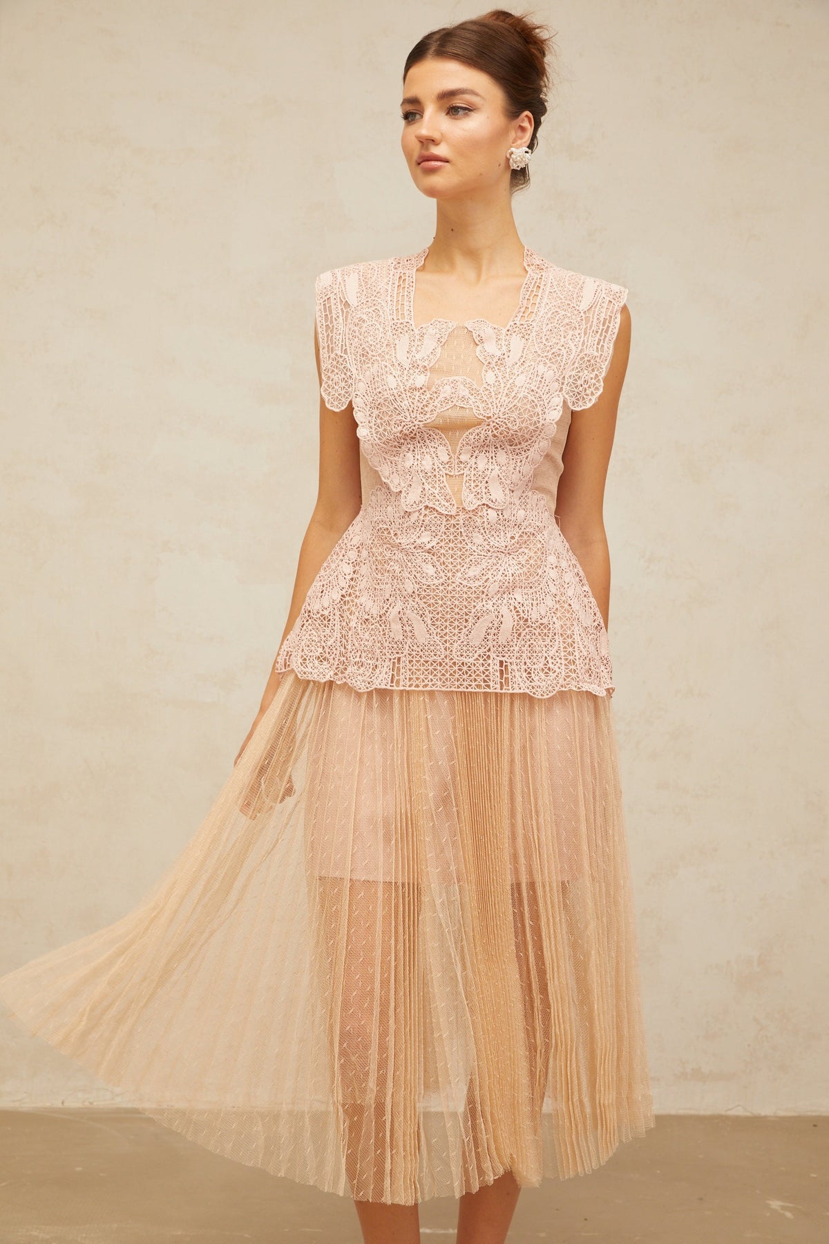 Céleste floral-lace-panelling tulle midi dress in Pink (Final Sale-US Only)