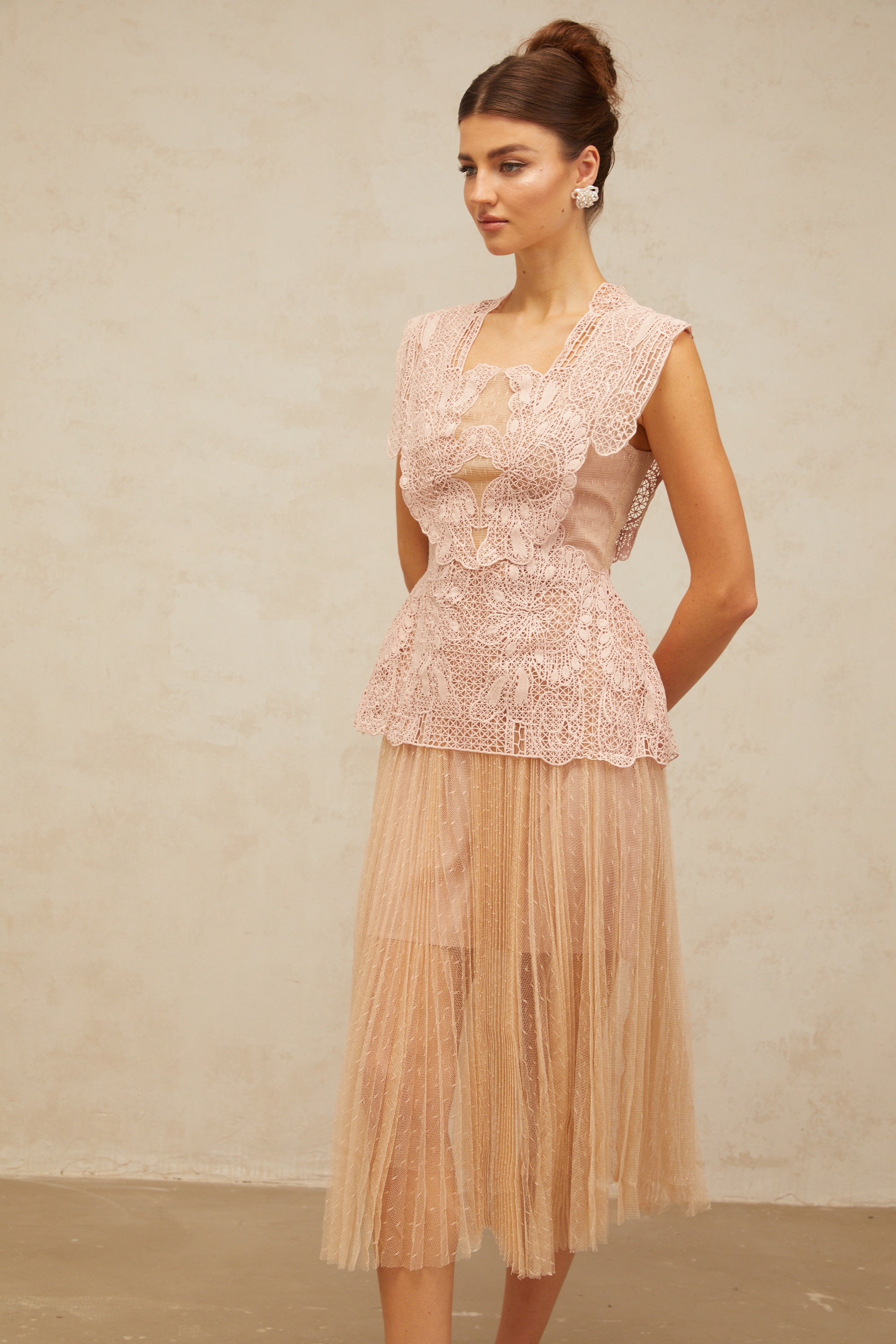 Céleste floral-lace-panelling tulle midi dress in Pink (Final Sale-US Only)