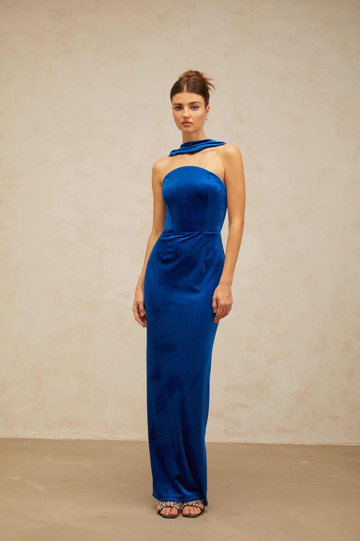 Joséphine blue fitted velvet maxi dress