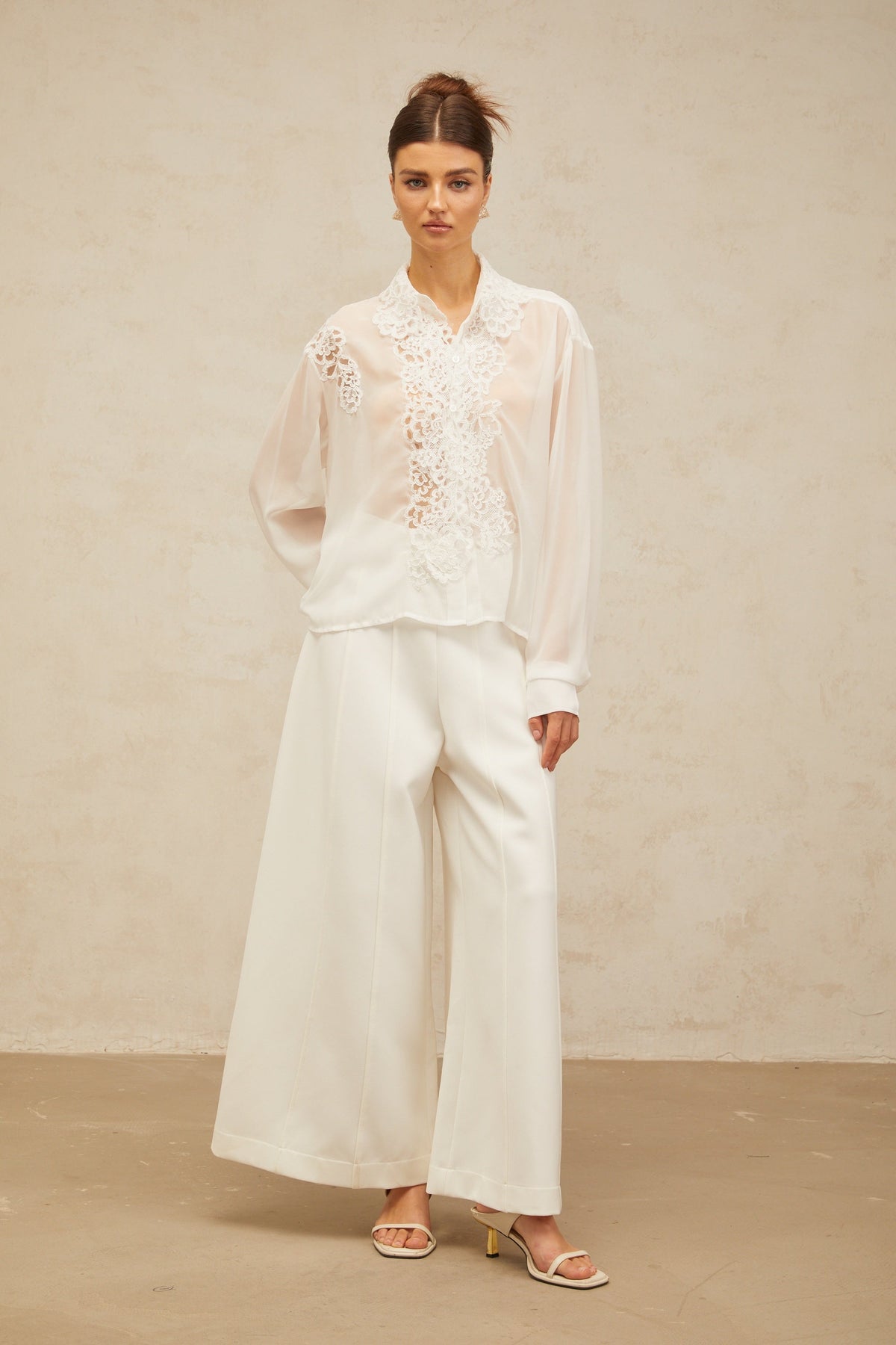 Nadine white flower-embroidered lace-panel shirt