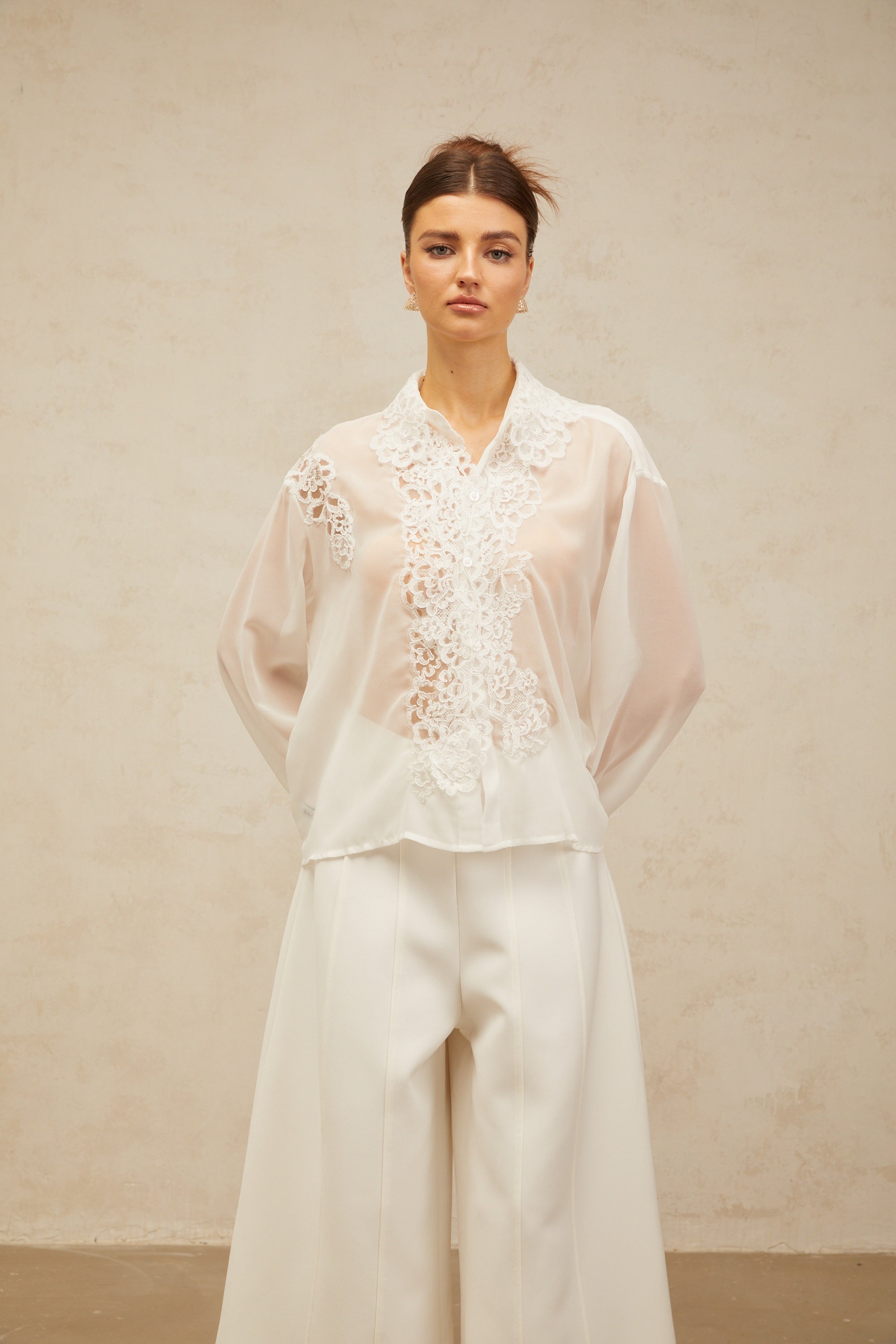 Nadine white flower-embroidered lace-panel shirt