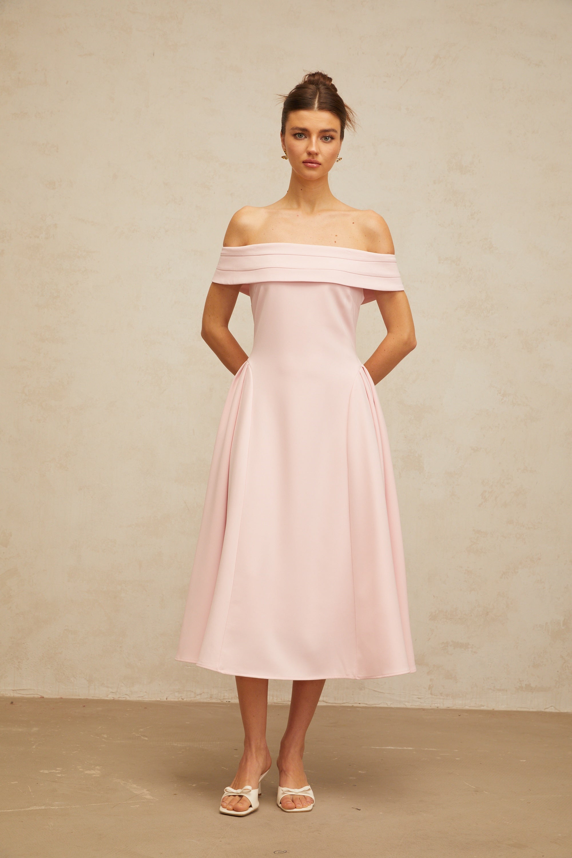 Zélie pink off-shoulder pleated midi dress