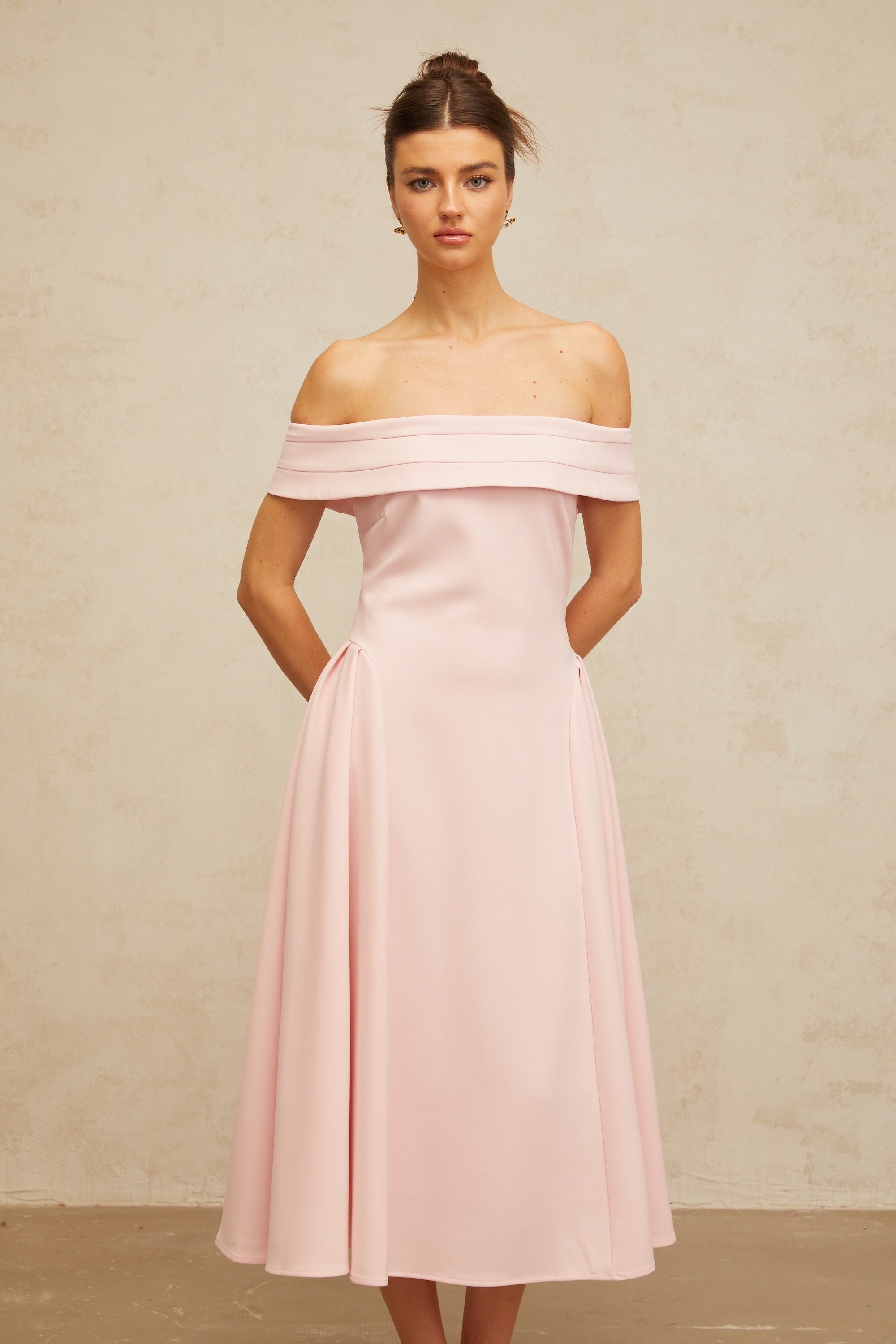 Zélie pink off-shoulder pleated midi dress