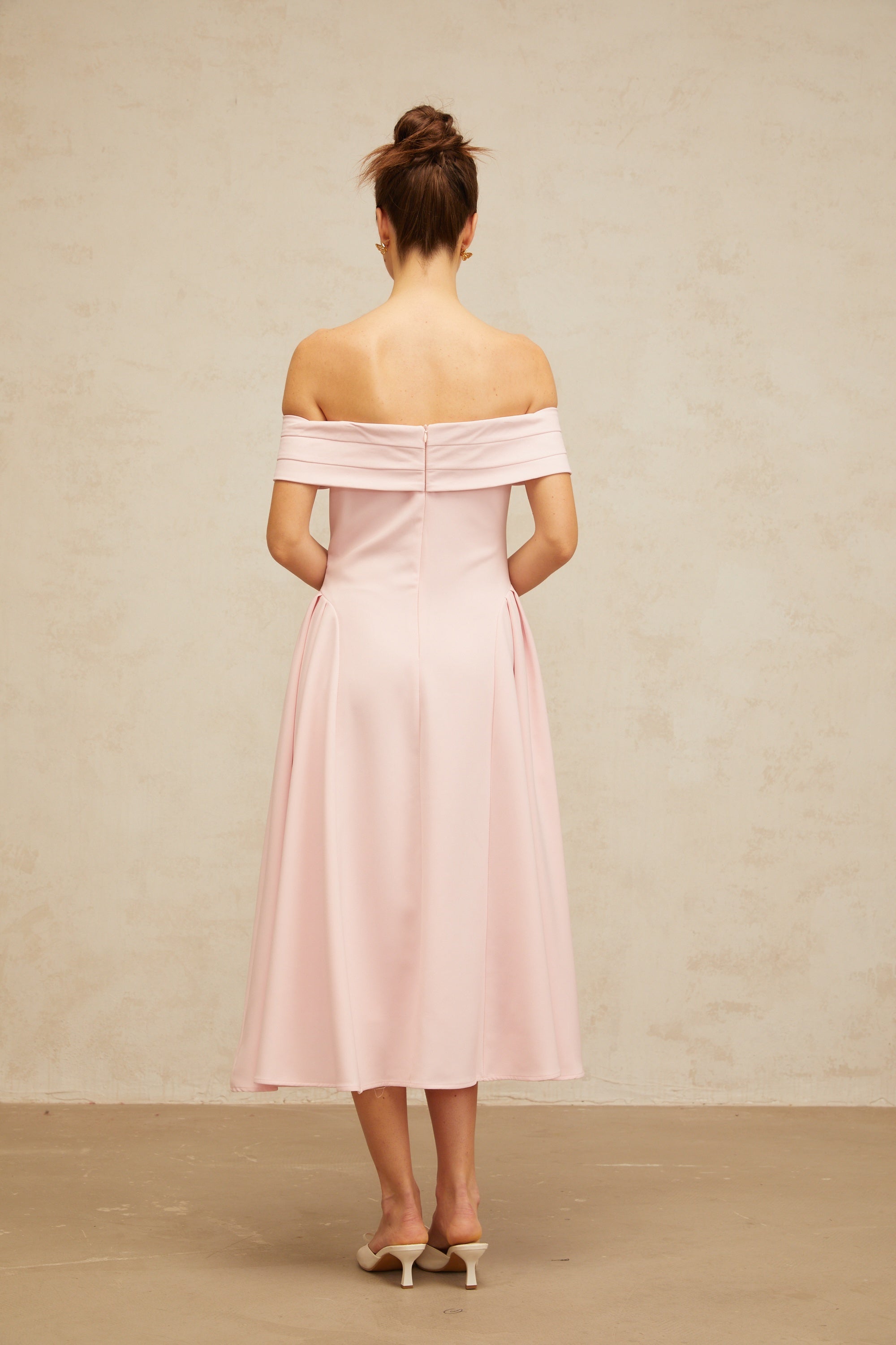 Zélie pink off-shoulder pleated midi dress