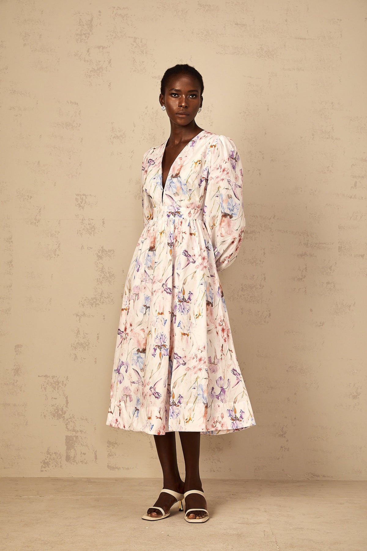 Géraldine White V-Neck Floral Print Midi Dress