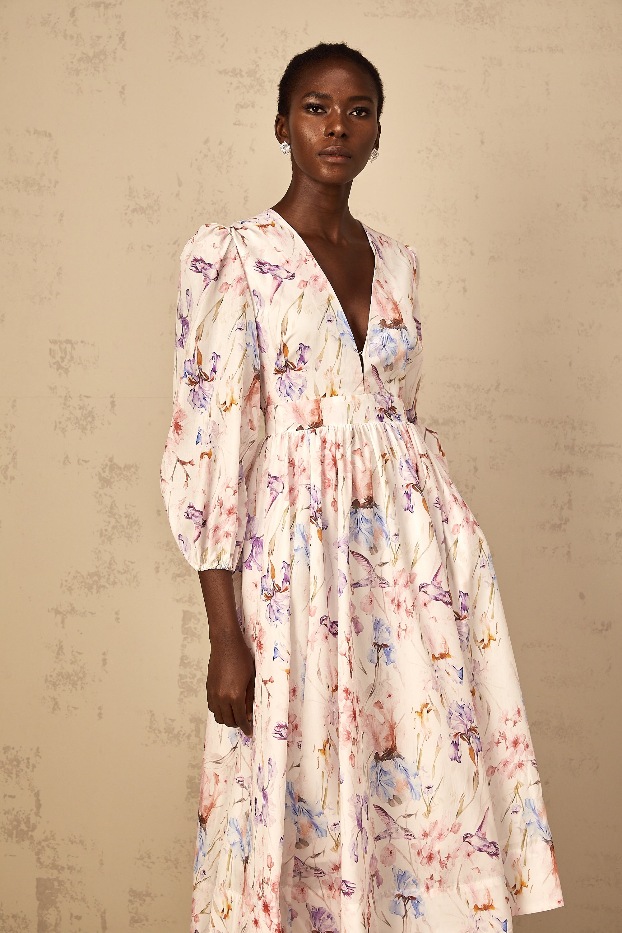 Géraldine White V-Neck Floral Print Midi Dress