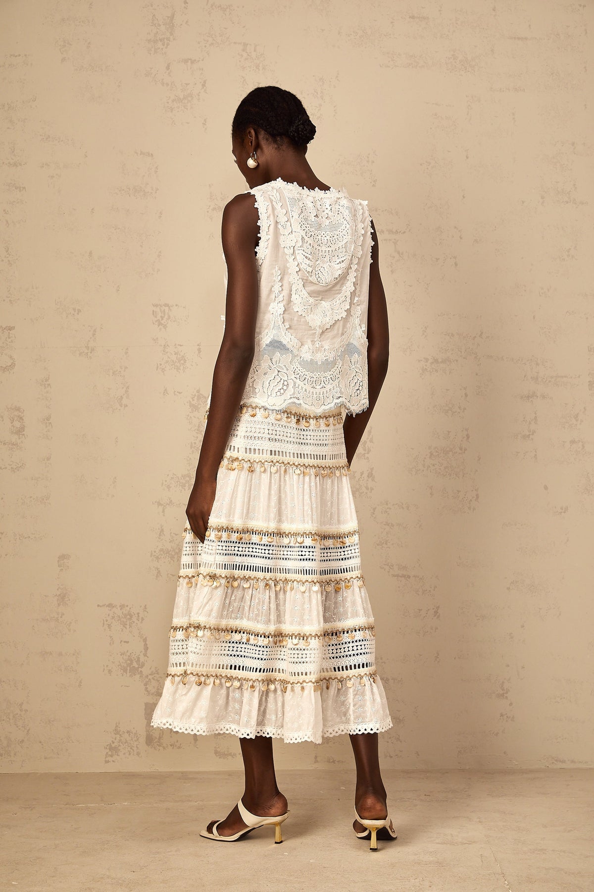 Théoline white floral-embroidered cropped tank top