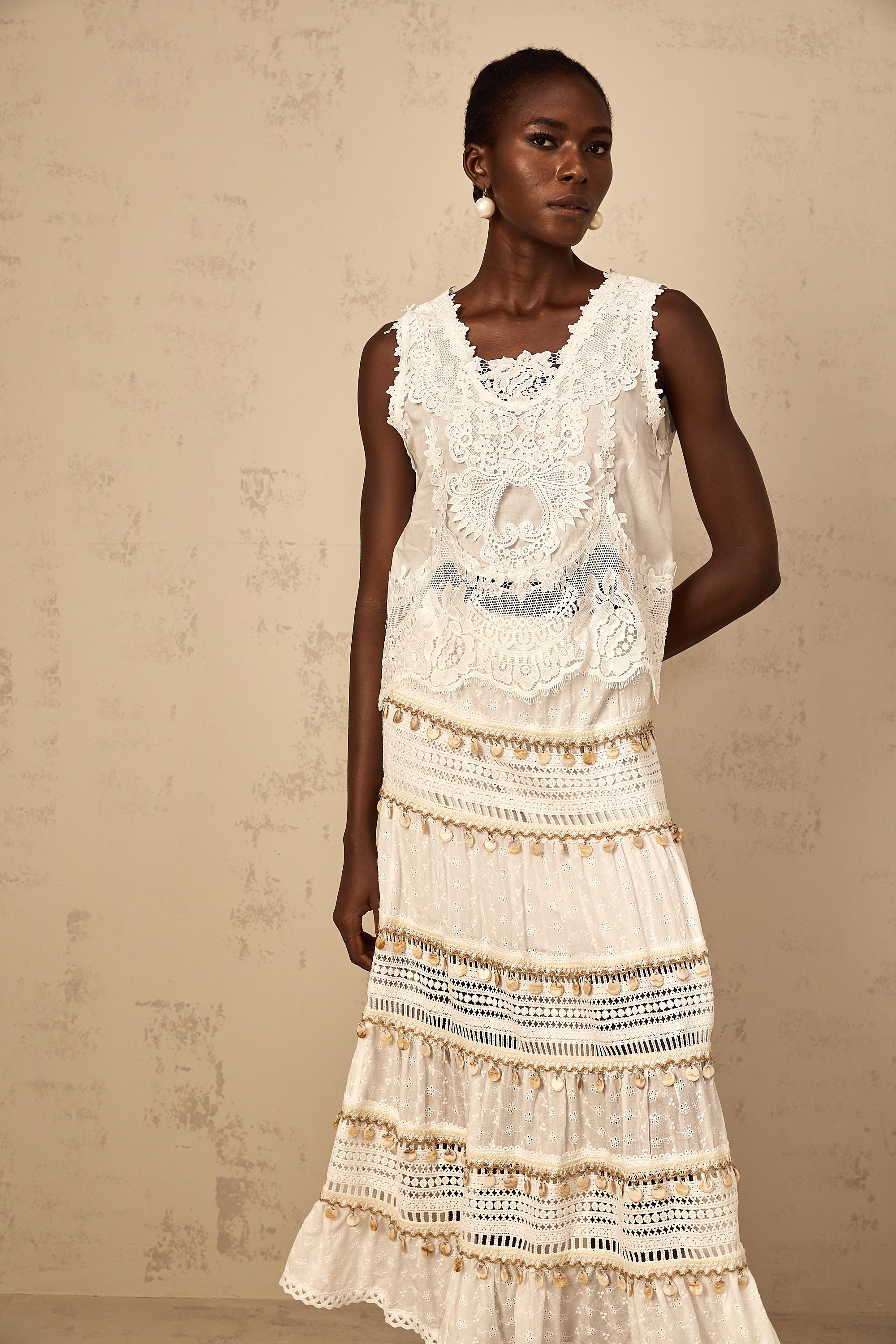 Théoline white floral-embroidered cropped tank top