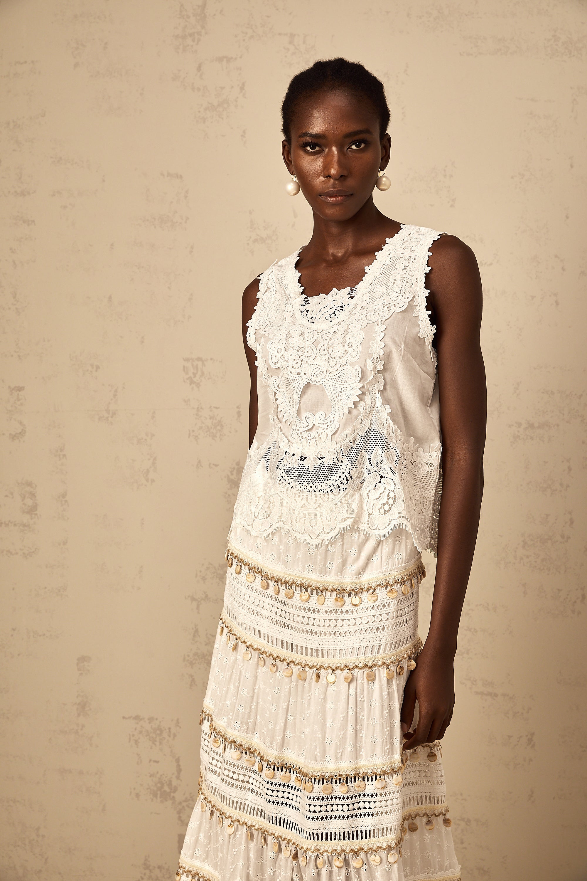 Théoline white floral-embroidered cropped tank top